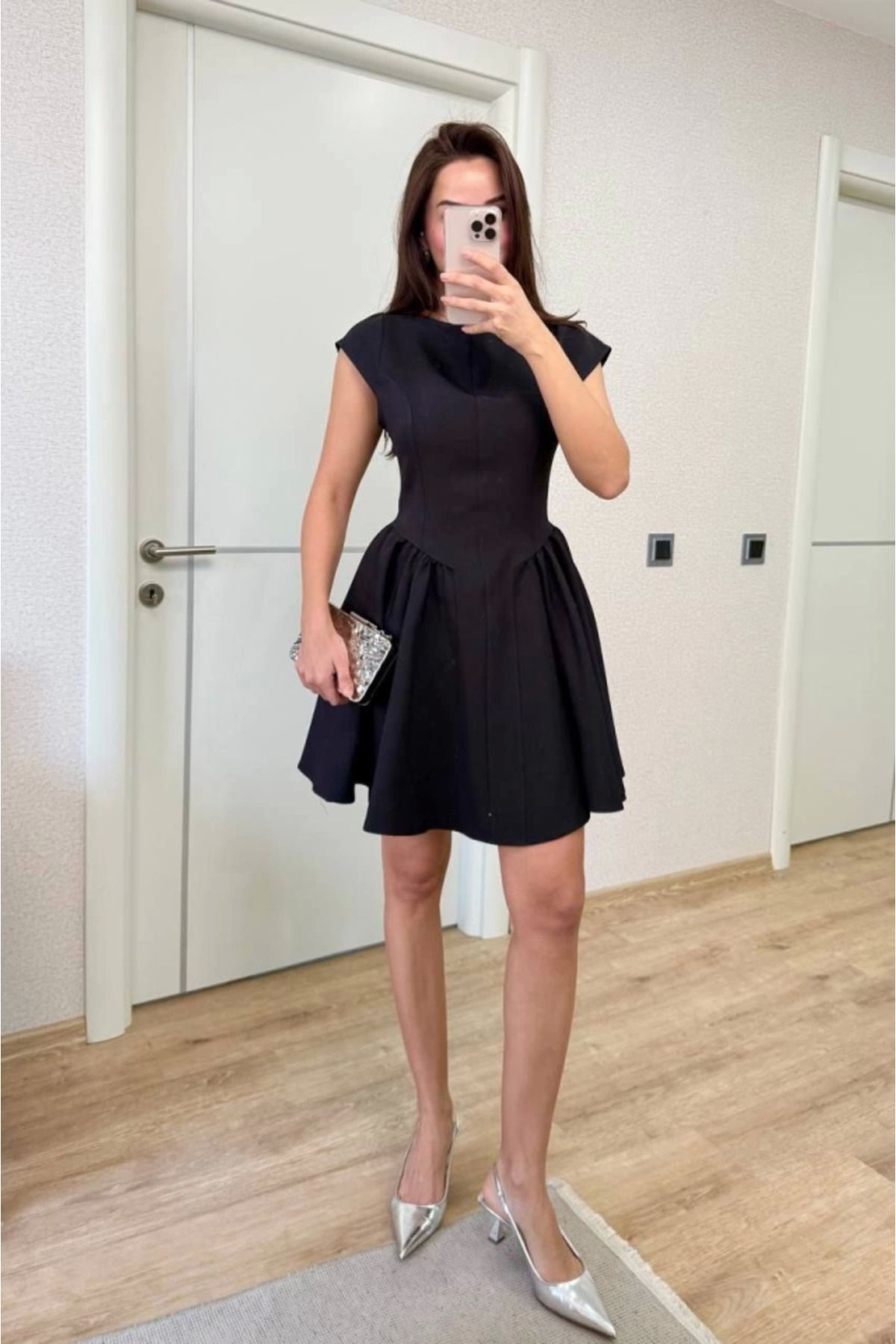 ARUZ MODA Sırt Dekolteli Çan Detaylı Mini Elbise - Siyah