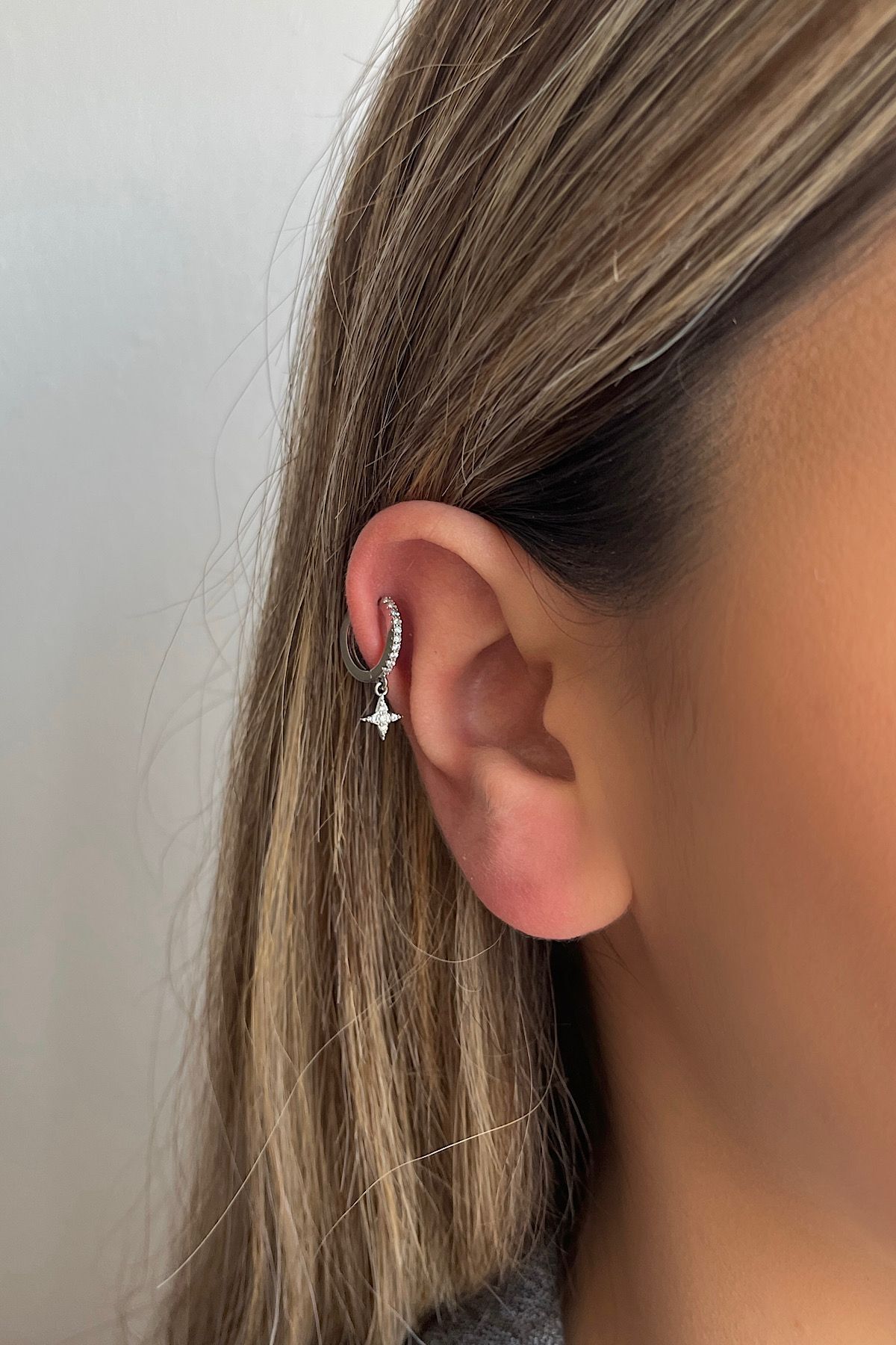 Bijou Luz Gümüş Kutup Yıldız Figürlü Sallantılı Halka Piercing