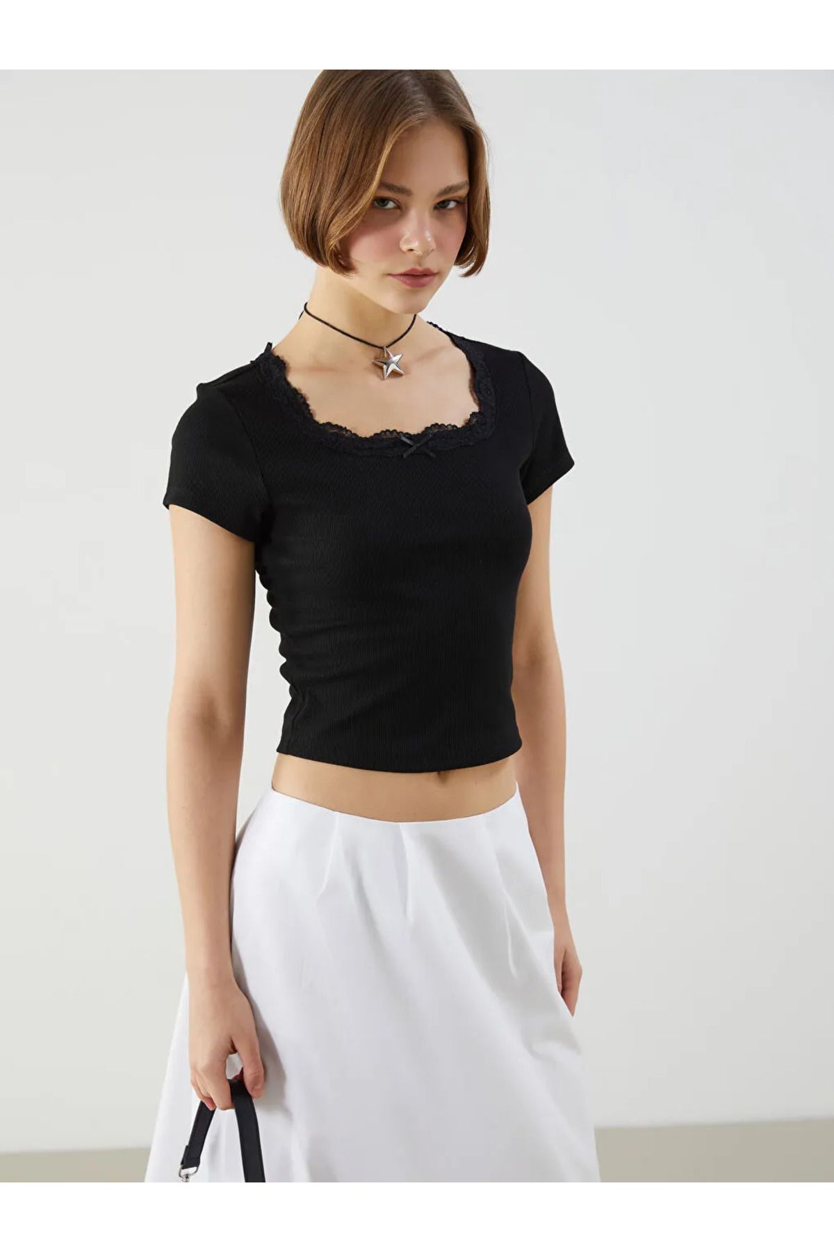LC Waikiki XSIDE Siyah U Yaka Dantel Detaylı Crop