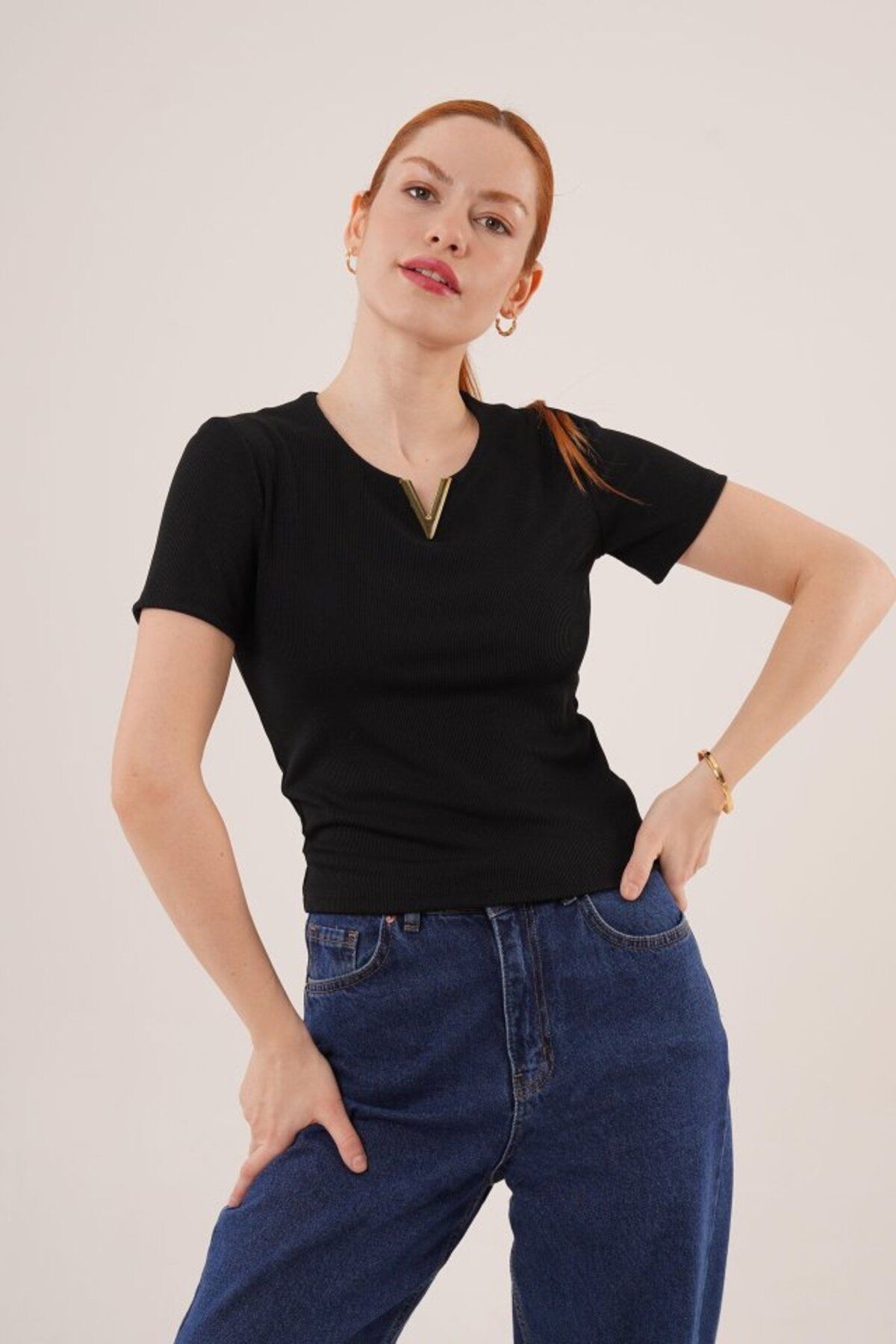 ARUZ MODA Kısa Kollu Yaka Detaylı Kaşkorse Siyah Bluz
