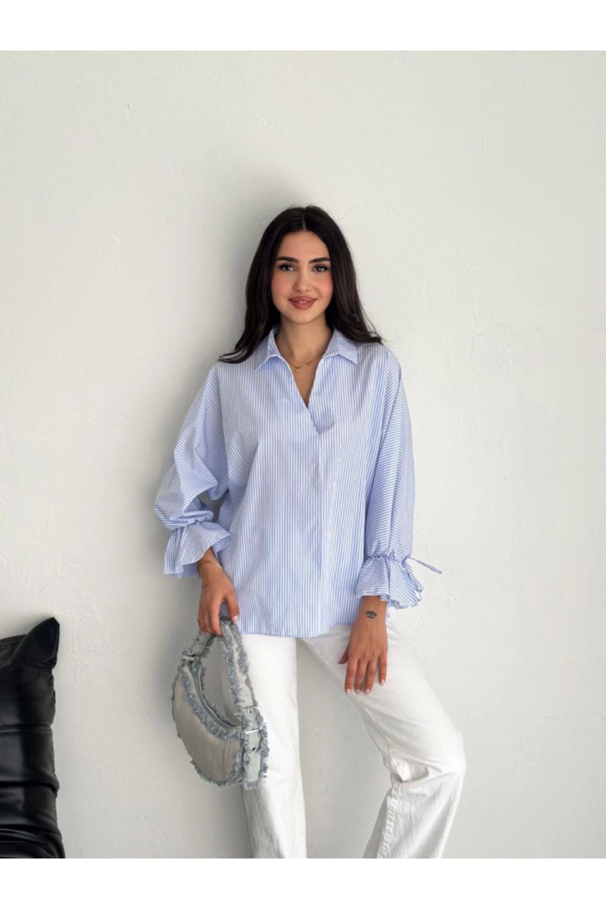 ARUZ MODA Arkası Asimetrik Yırtmaç Kesim Detaylı Cizgili Bluz Gömlek - Mavi