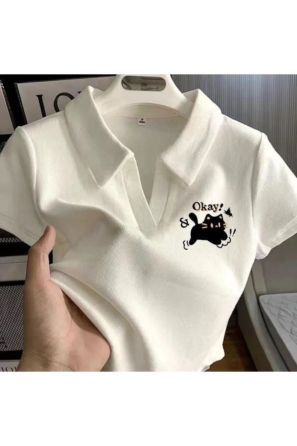 Gofeel Beyaz Polo Yakalı Kedi Baskılı Detaylı Crop