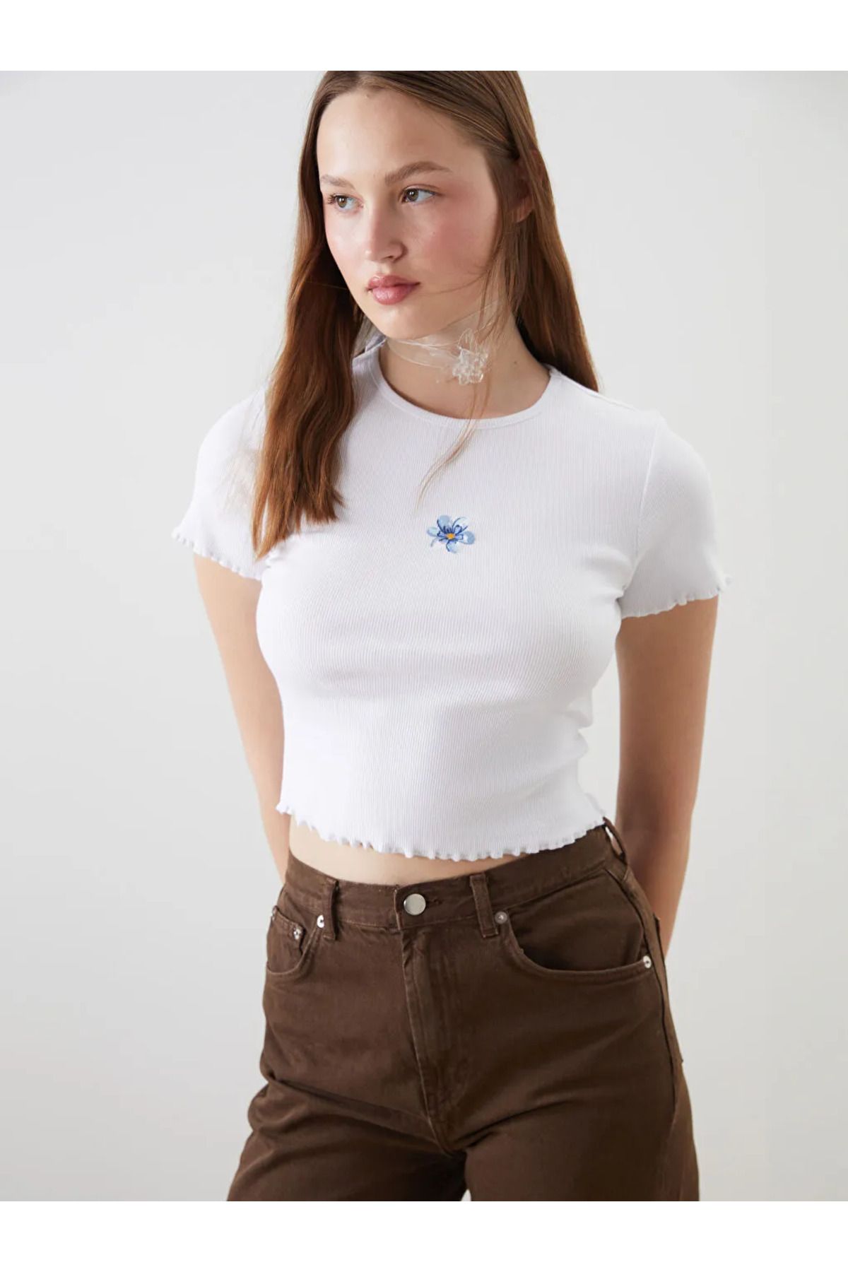 LC Waikiki XSIDE Beyaz Bisiklet Yaka Çiçekli Crop