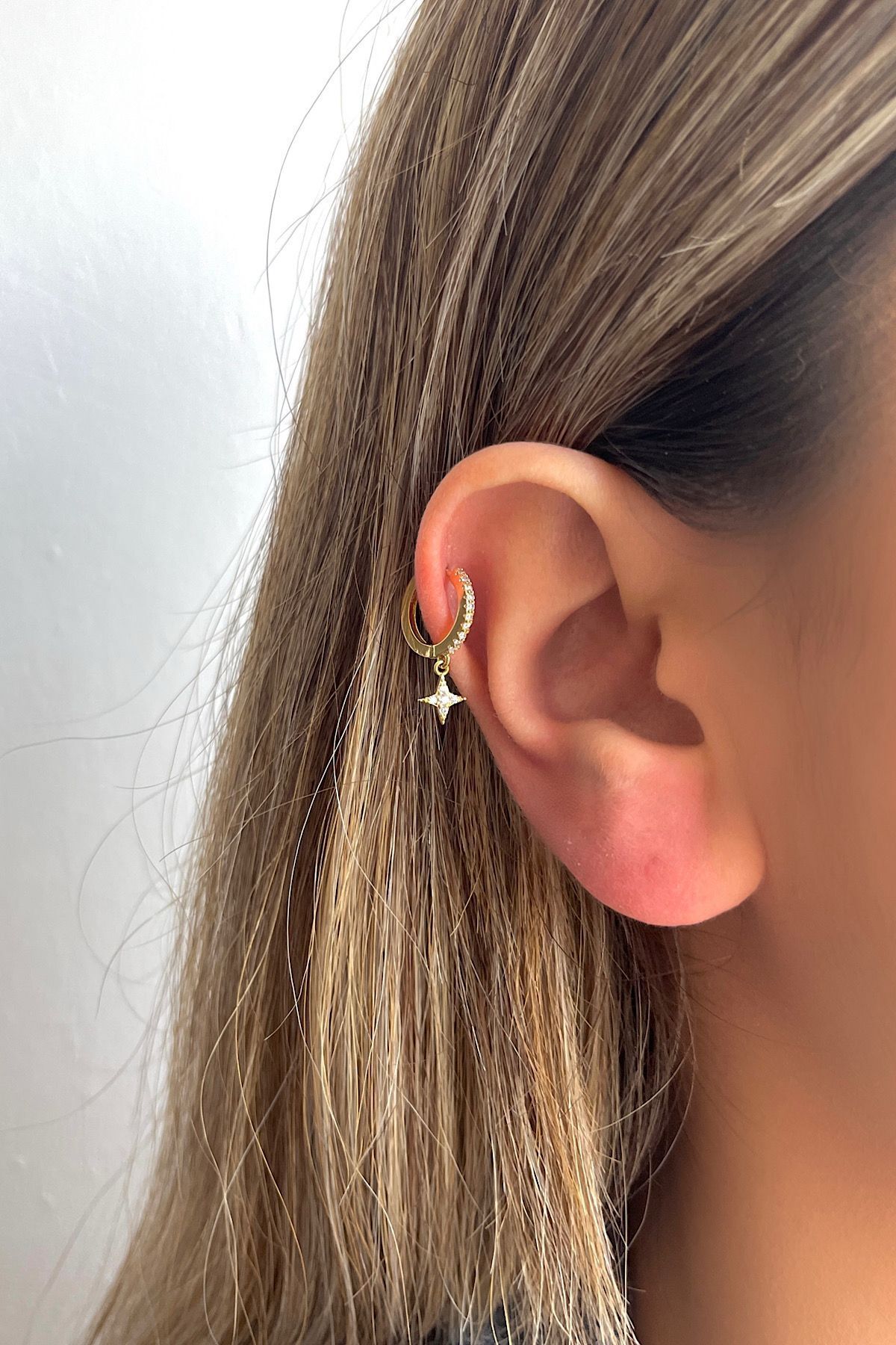Bijou Luz Gold Kutup Yıldız Figürlü Sallantılı Halka Piercing