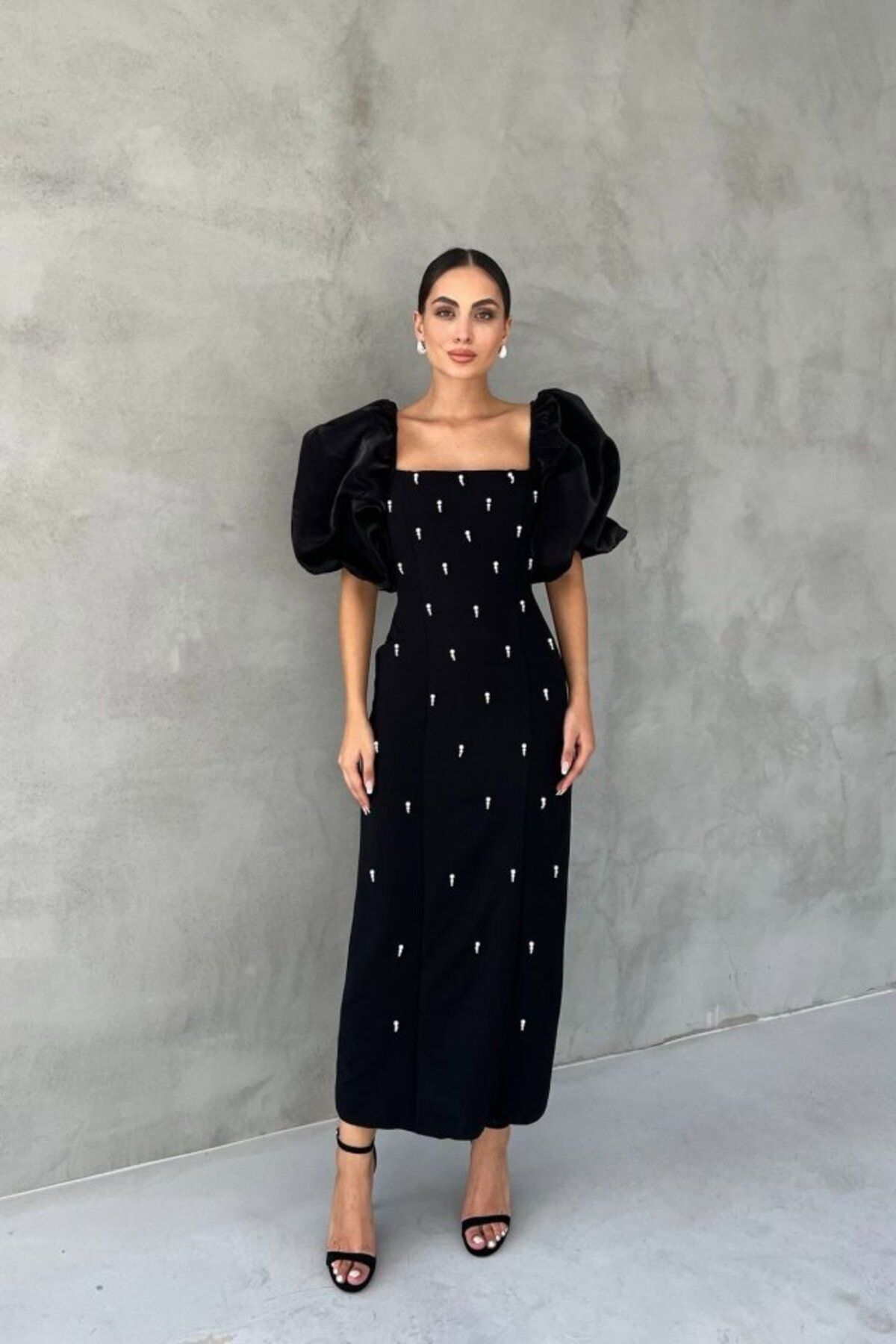 ARUZ MODA Siyah İşlemeli Kolu Garnili Elbise