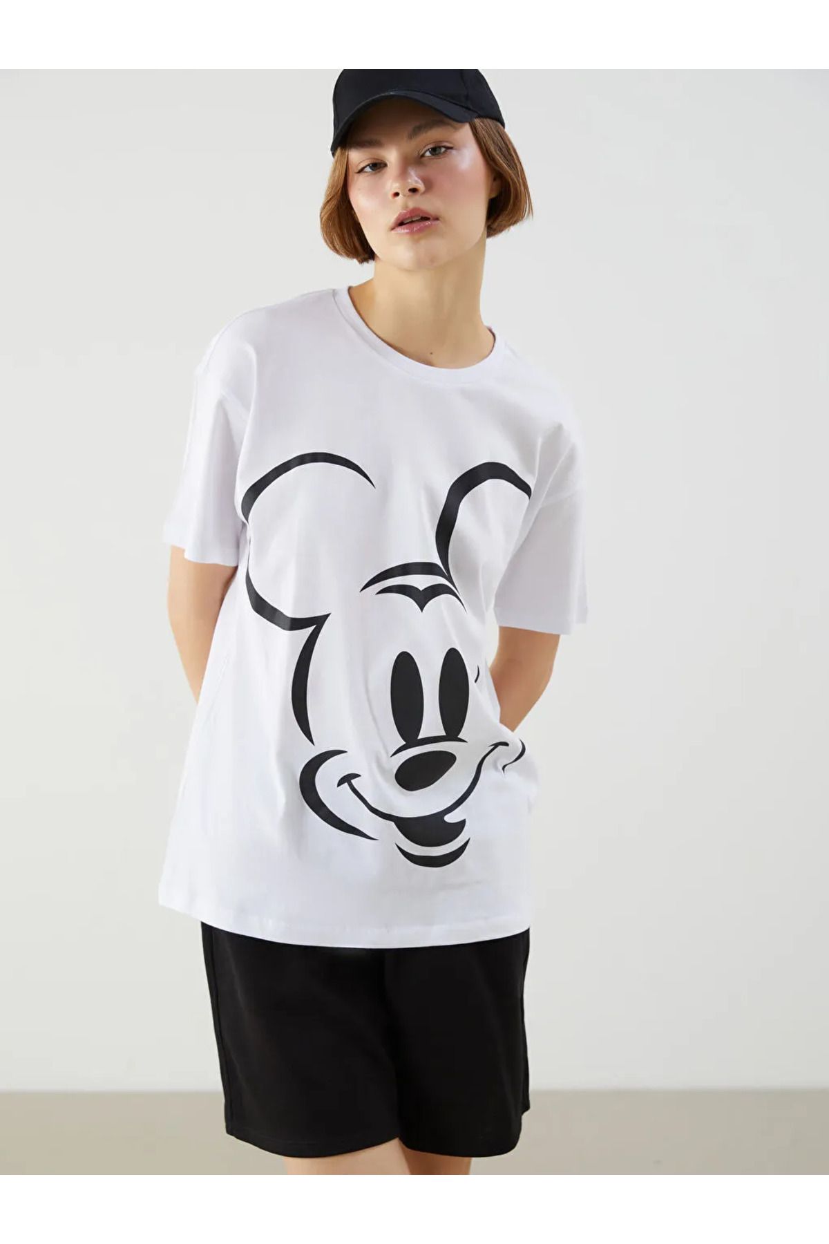 LC Waikiki XSIDE Beyaz Bisiklet Yaka Mickey Mouse Baskılı Kadın Tişört