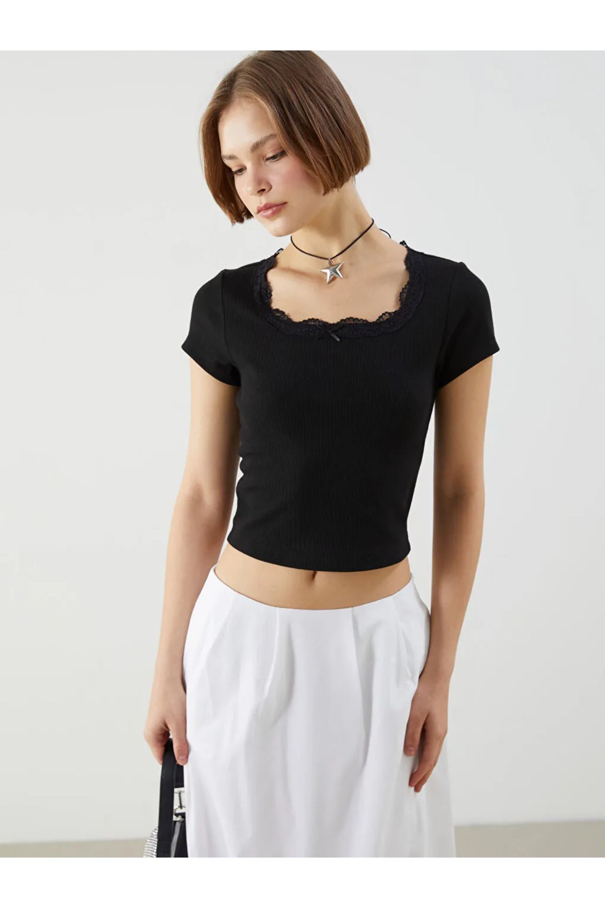LC Waikiki XSIDE Siyah U Yaka Dantel Detaylı Crop