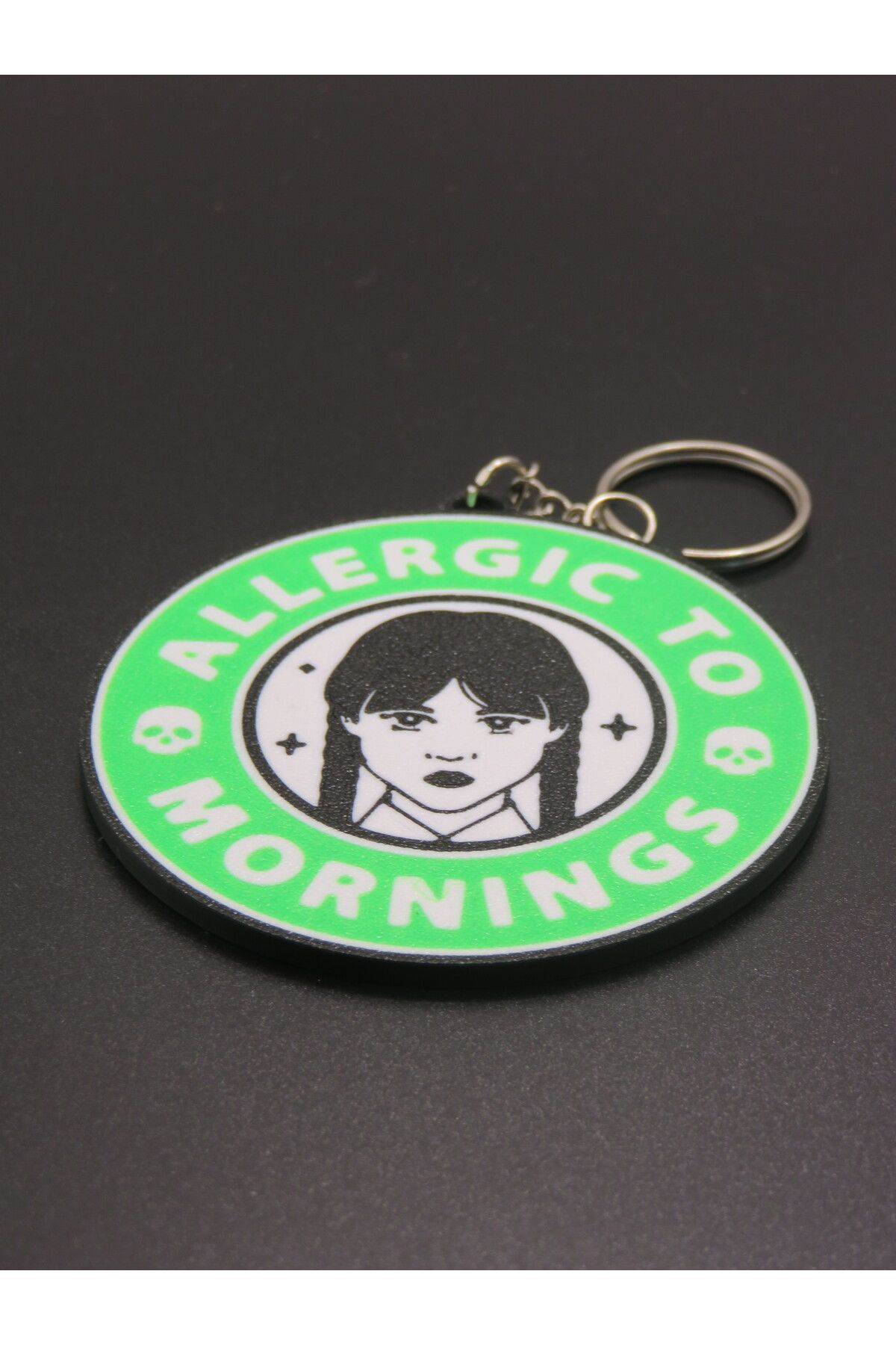 MODA Allergic To Mornings Temalı Komik Anahtarlık – Gotik Tarz Severler Için