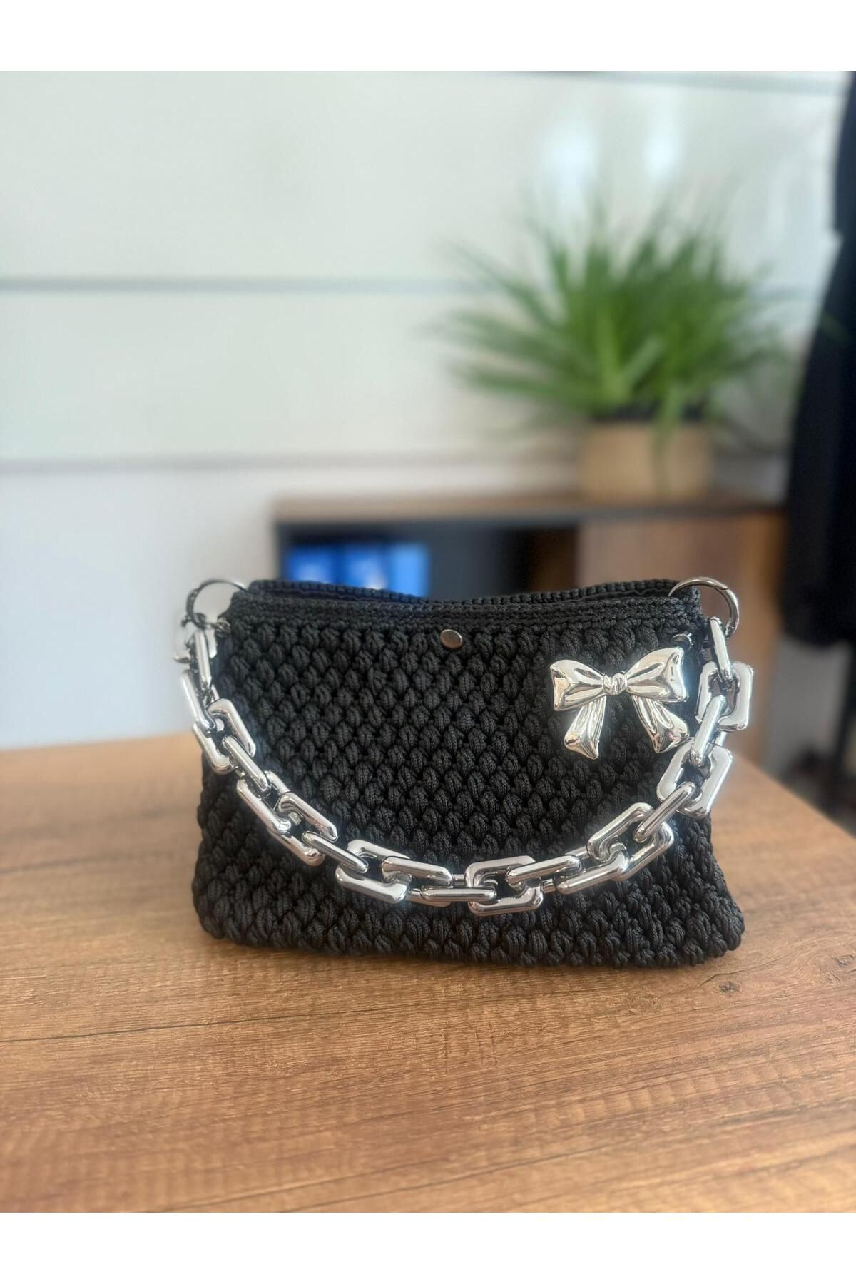 Online Zincir Detaylı Fiyonk Aksesuarlı Polyester Makrome Çanta