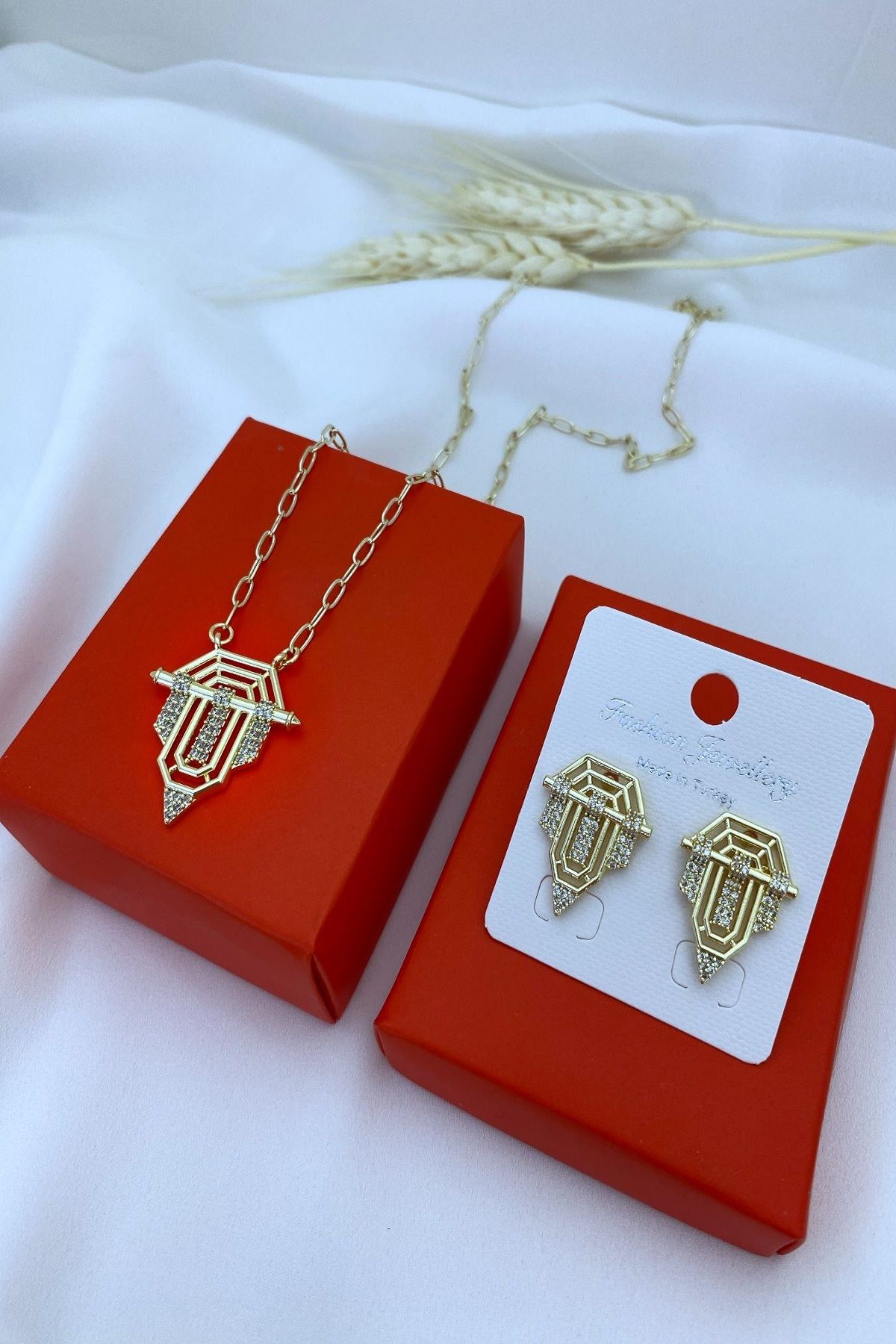 Ezgili Takı SERENAY ÜÇGEN KOLYE KÜPE SET