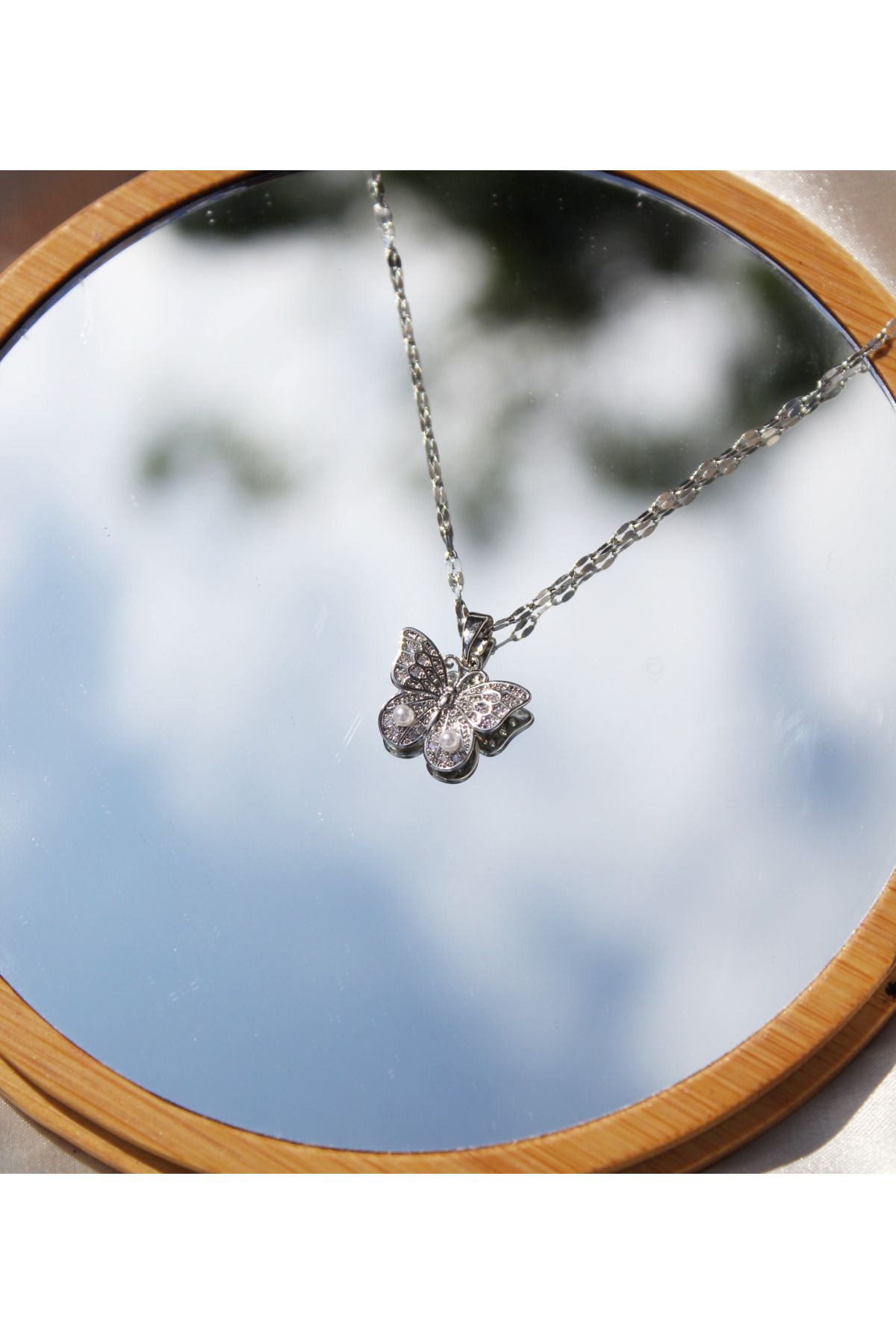 shop Boncuk Detaylı Kelebek Kolye