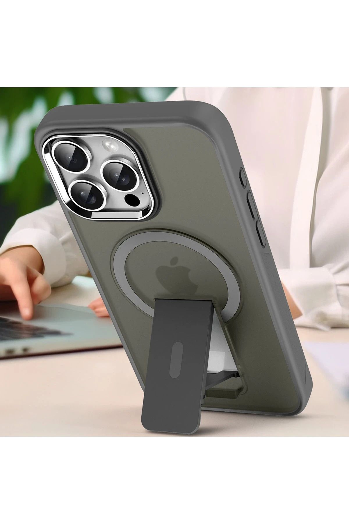 NewFace iPhone 16 Pro Kılıf Tork Magsafe Standlı Kapak - Gold SVLRS