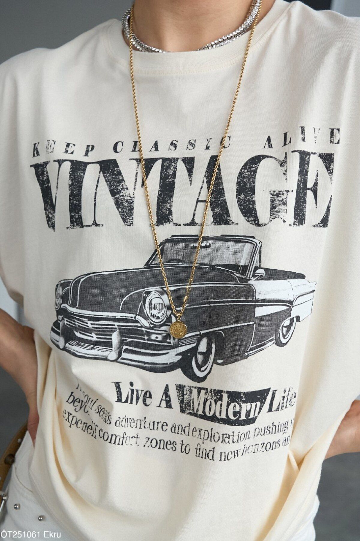 Aten Araba Baskılı T-Shirt