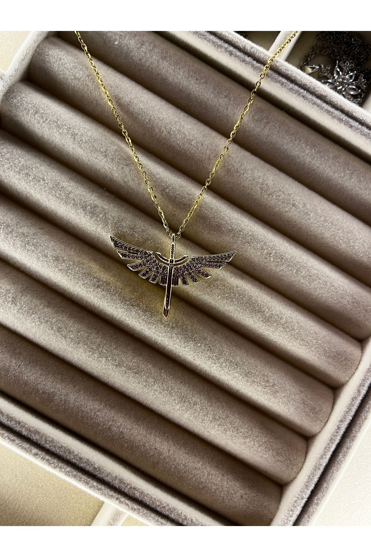 Lilac Jewelry 316L Çelik Gold Renk Zincirli Zirkon Anka Kuşu Model Kolye