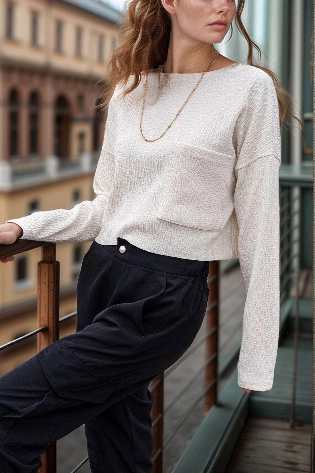 bacc Ekru Kendinden Dokulu Cepli Crop Salaş Sweatshirt BCBSK-25700-3321