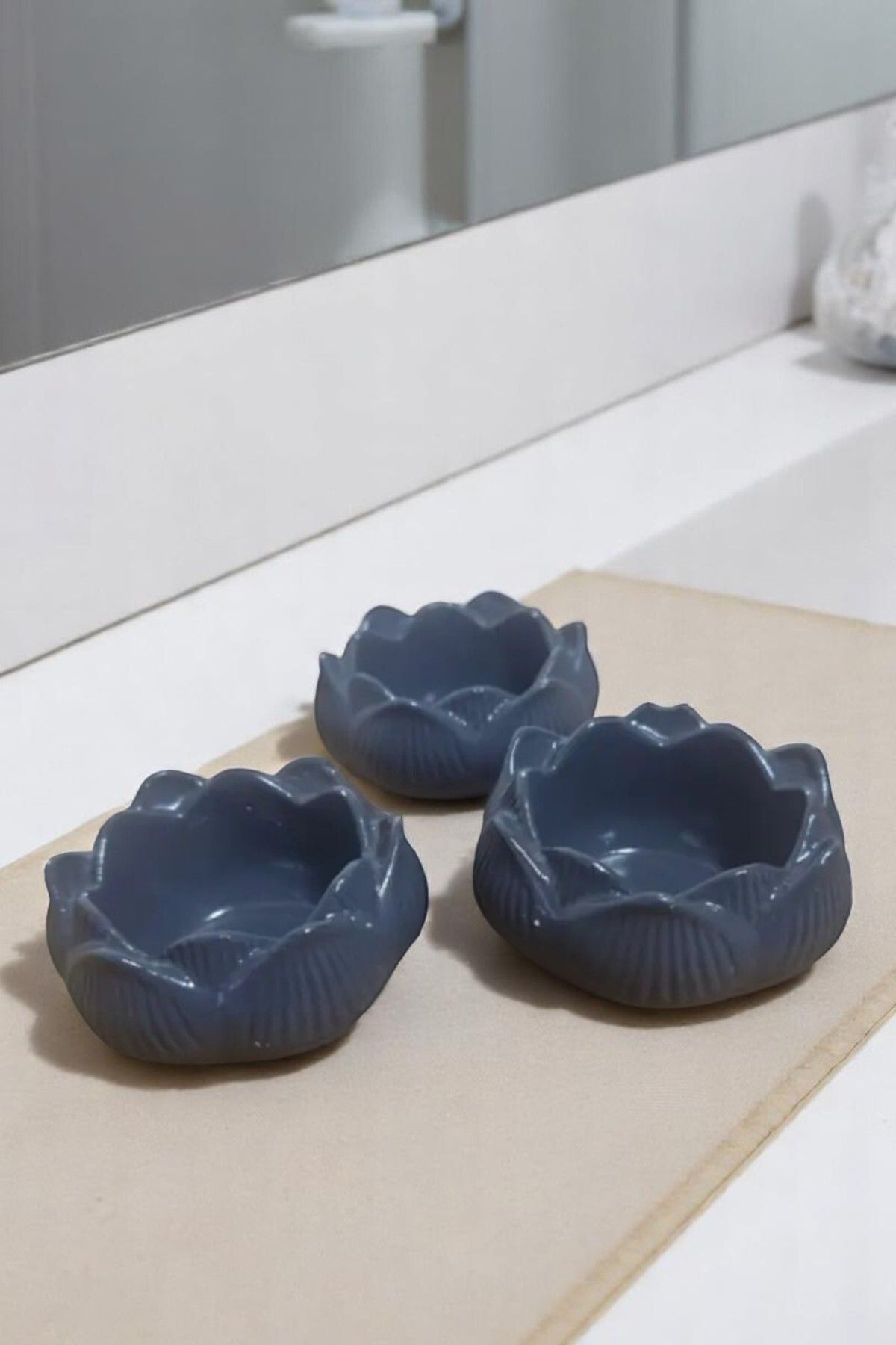 KRMN Dekoratif Obje Hediyelik Biblo Lotus Mumluk 3'lü Set 9 cm Füme