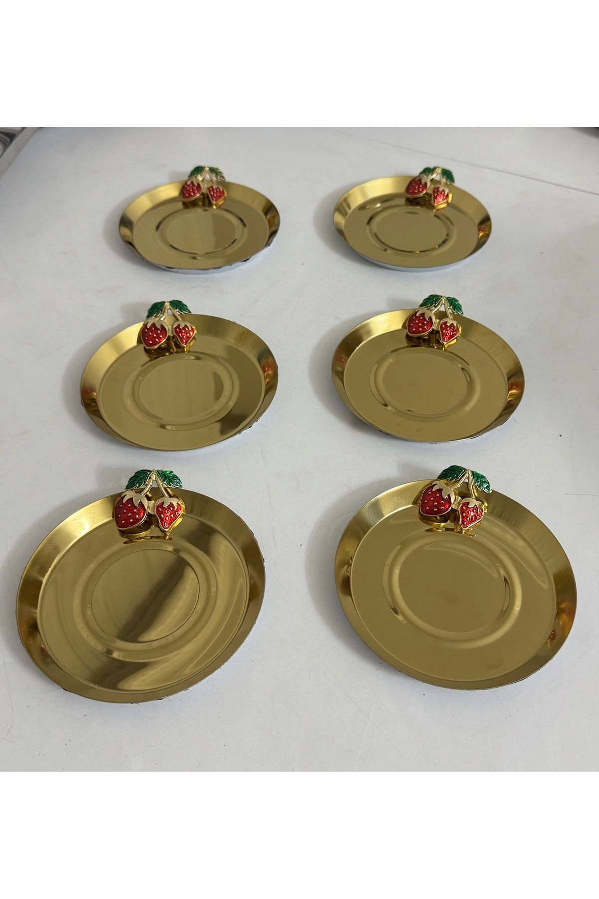 Elzemm store PASLANMAZ ÇELİK GOLD RENK ÇİLEK AKSESUARLI 6 ADET BARDAK ALTLIĞI ÇAY TABAĞI