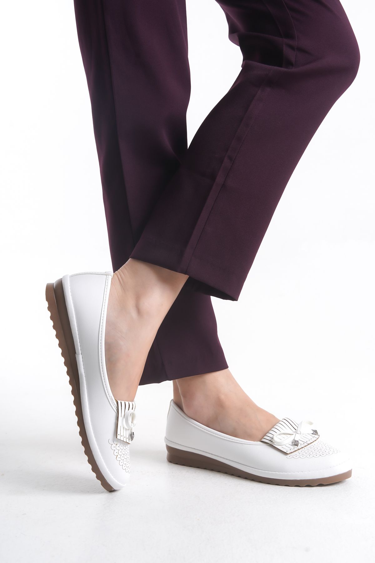 VONJE 422 Beyaz Püskül Detaylı Dolgu Topuk Comfort Casual Kadın Babet
