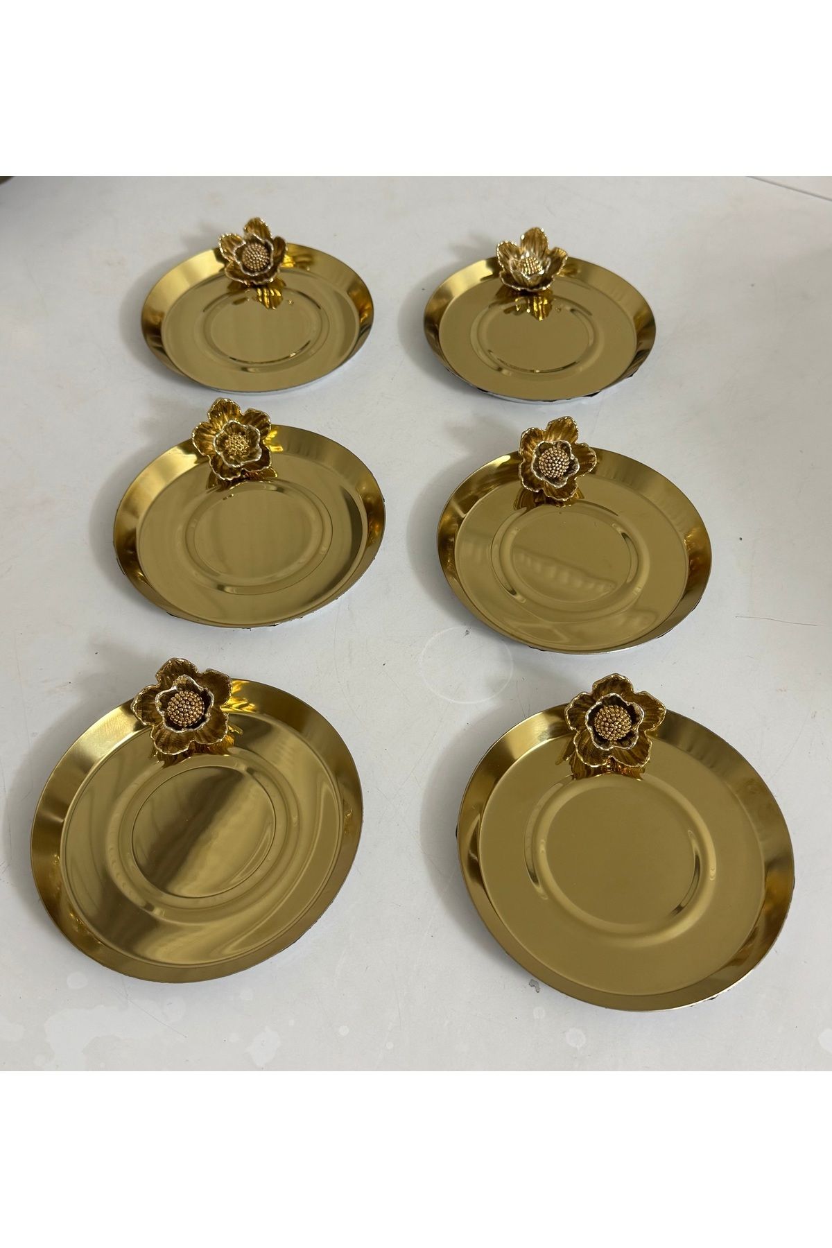 SEVA ÇELİK PASLANMAZ ÇELİK GOLD RENK PAPATYA ÇİÇEKLİ 6 ADET BARDAK ALTLIĞI ÇAY TABAĞI