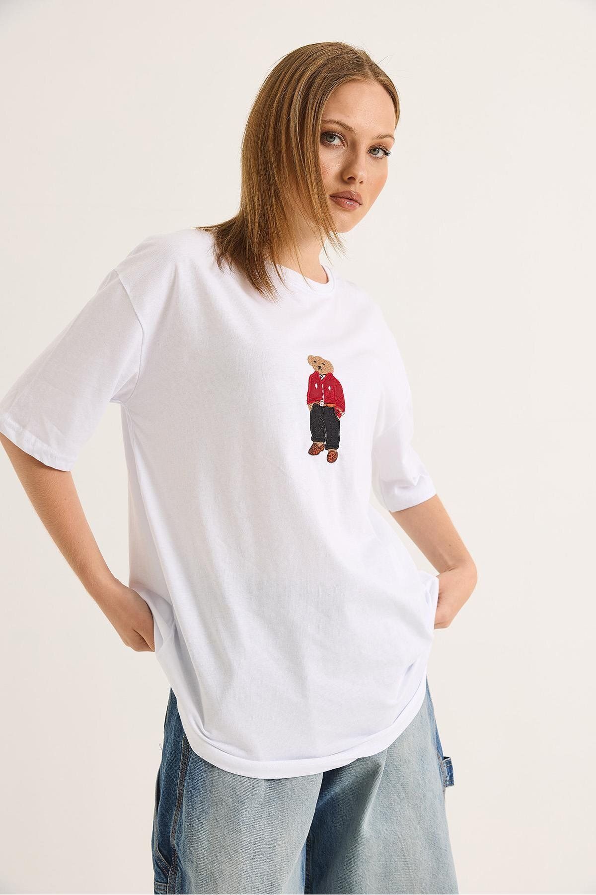 Raneel Kazançlı Alışveriş Ayıcık Nakışlı Rahat Kalıplı Tshirt Beyaz