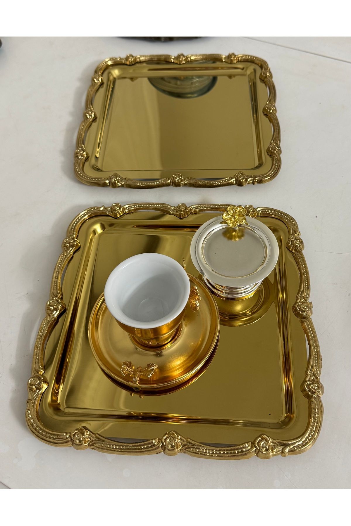 Elzemm store PASLANMAZ ÇELİK GOLD RENK GOLD ÇERÇEVELİ 2 ADET SERVİS VE SUNUM TEPSİSİ