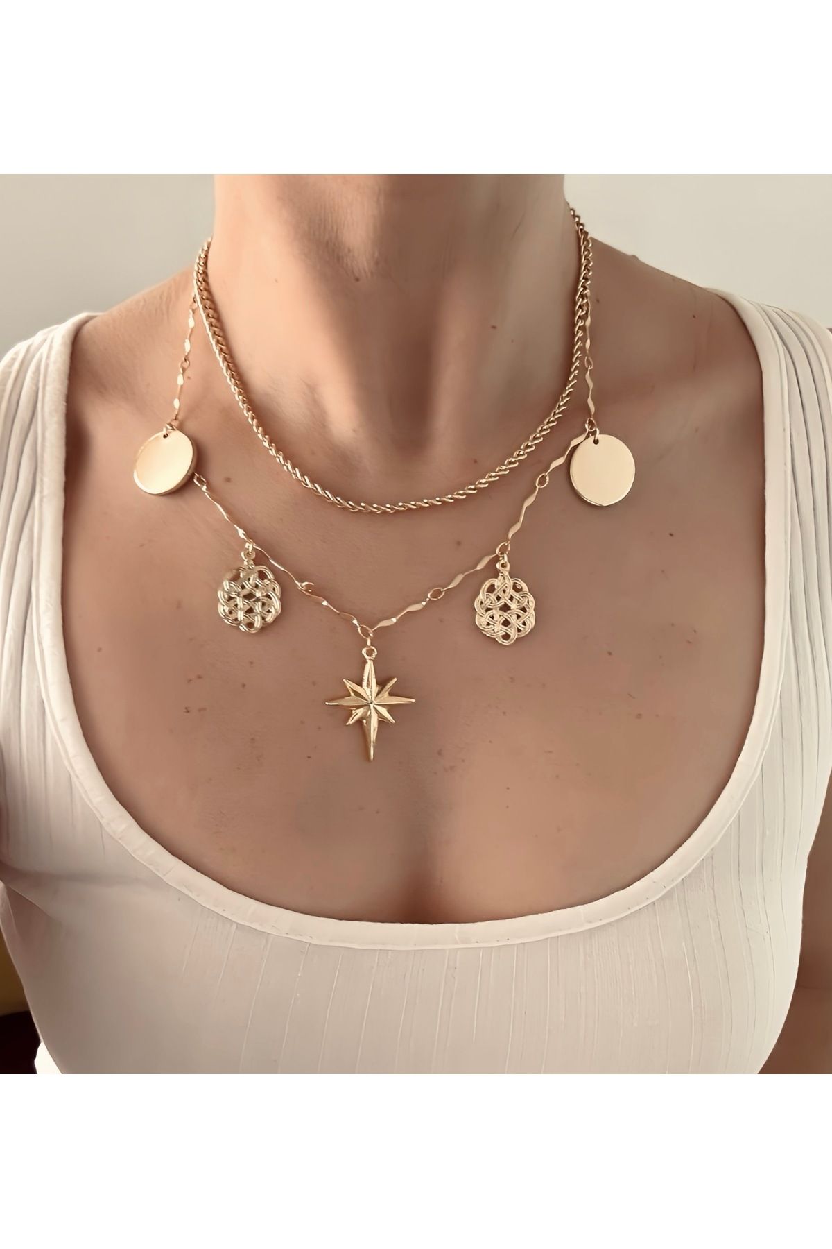 Maiden design Gold renk yıldız detaylı şık kolye
