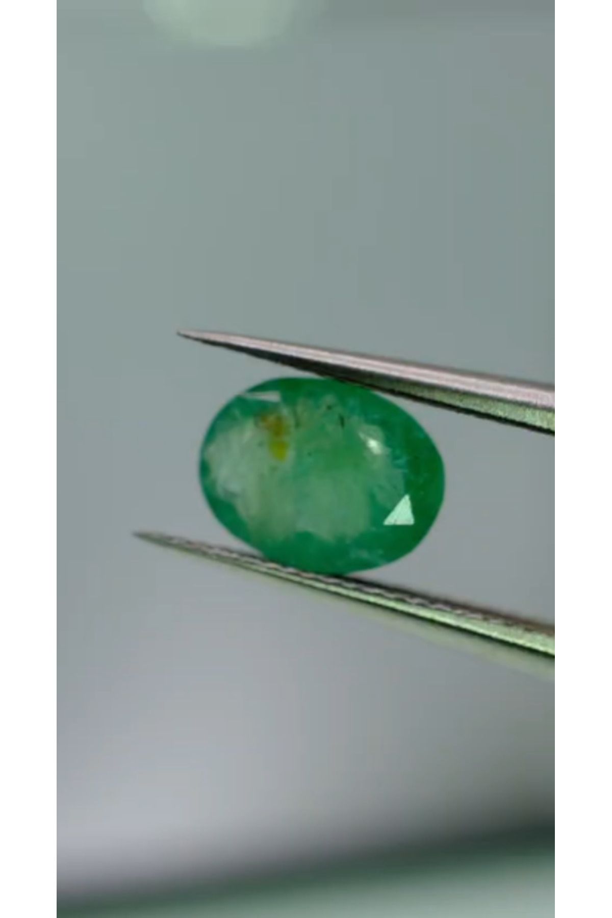 Aries 1.32ct 8x6.3mm Oval Natural Emerald Zambia