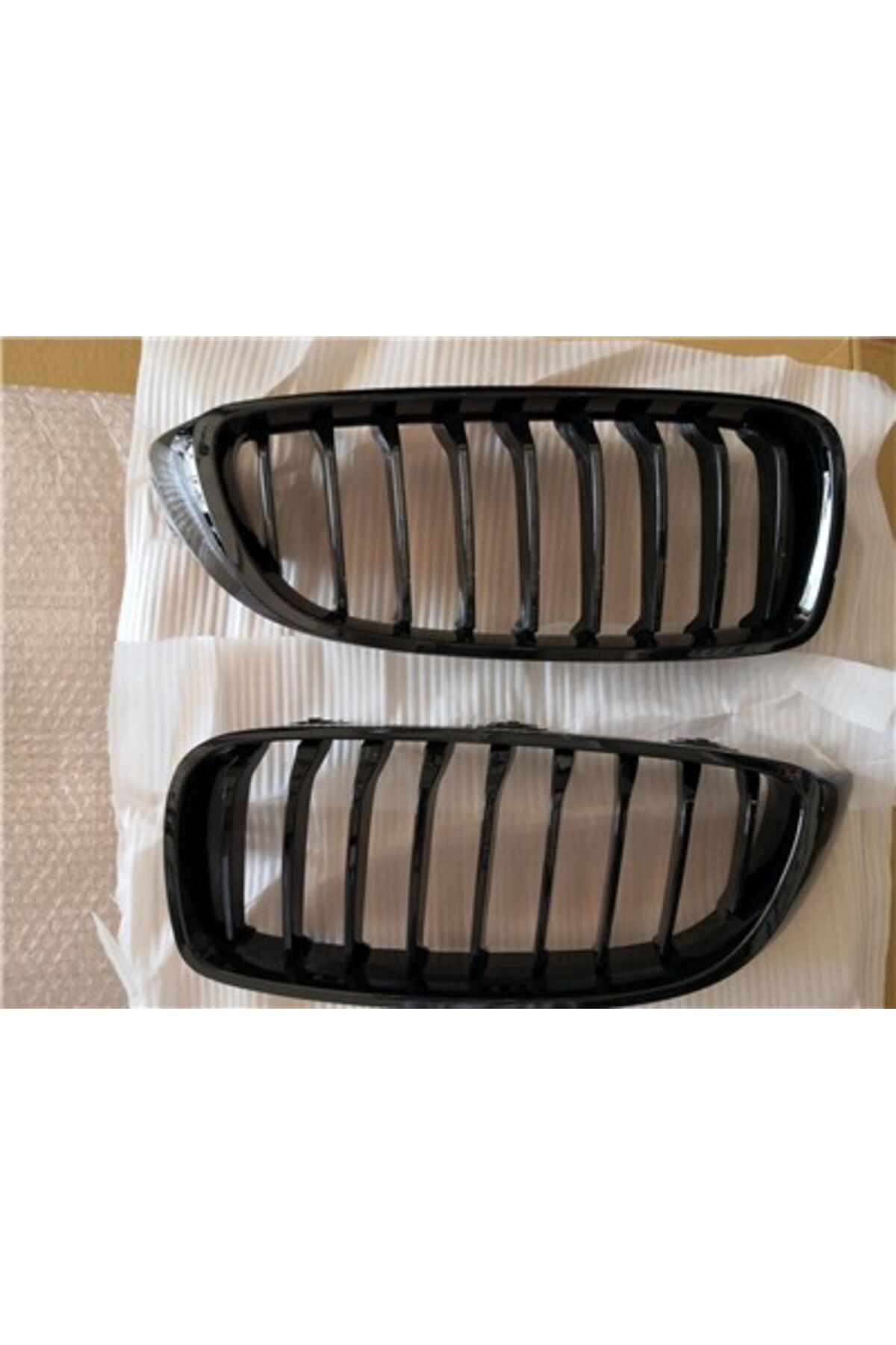 Parçadükkanda ÖN PANJUR BÖBREK PARLAK SİYAH //M KASA SET BMW F30+LCİ F36+LCİ 2013>>
