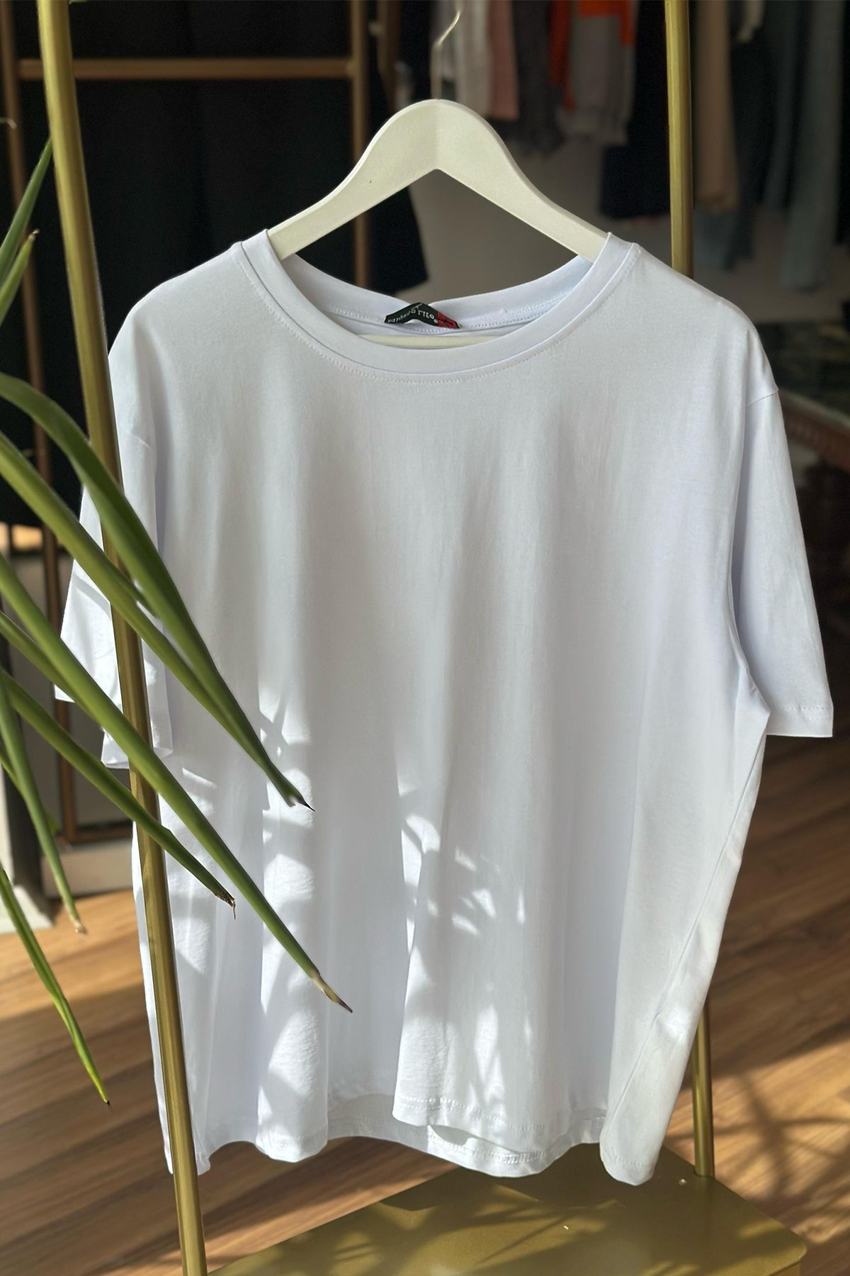 Unique Boutique Beyaz Bisiklet Yaka Pamuklu Oversize Tshirt