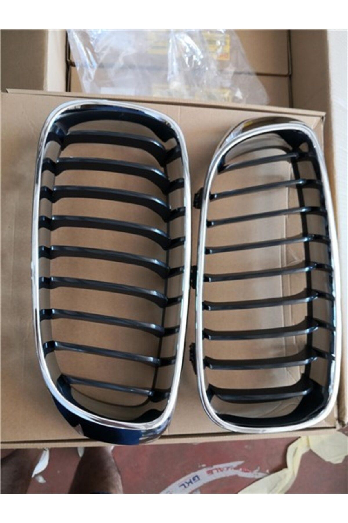 Parçadükkanda ÖN PANJUR BÖBREK KROM SİYAH SPORT SET BMW F34 LCİ 2013>>
