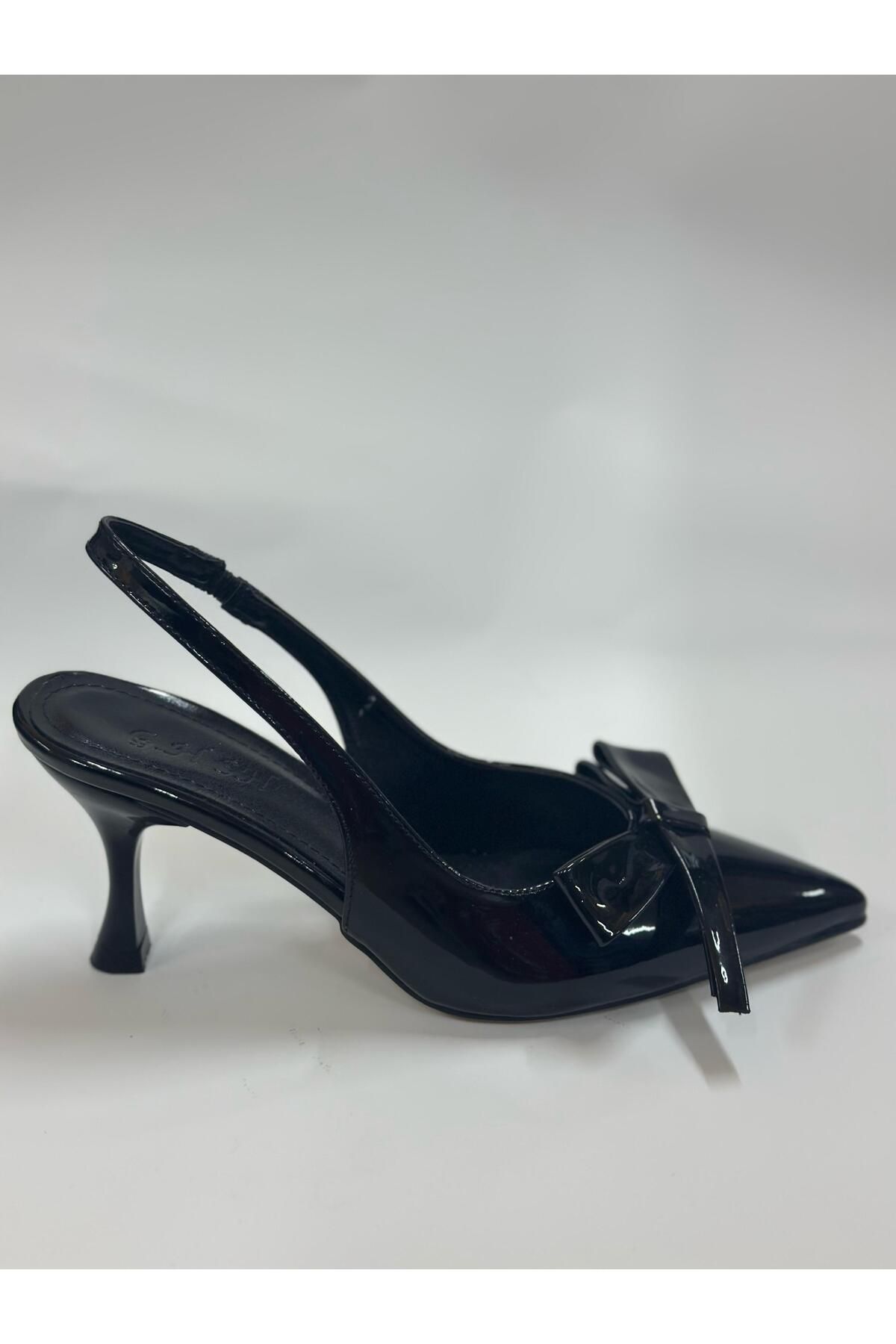 LINASHOES07 Fiyonk Detaylı Sivri Burunlu Rugan Kadın Topuklu Ayakkabı SİYAH