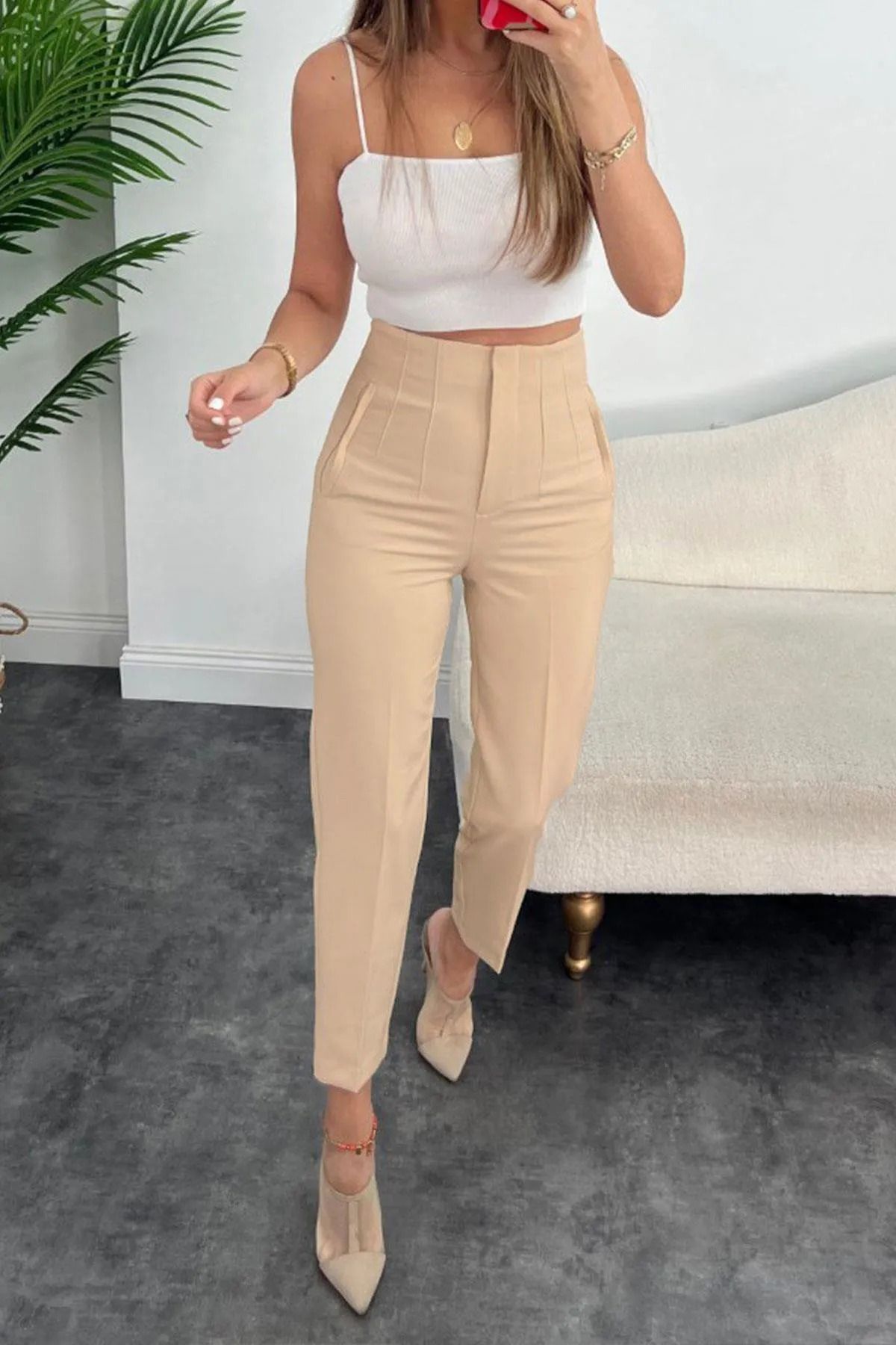 A&O Style Kadın Bej Önü Biyeli Cepli Yüksek Bel Havuç Model Kumaş Pantolon