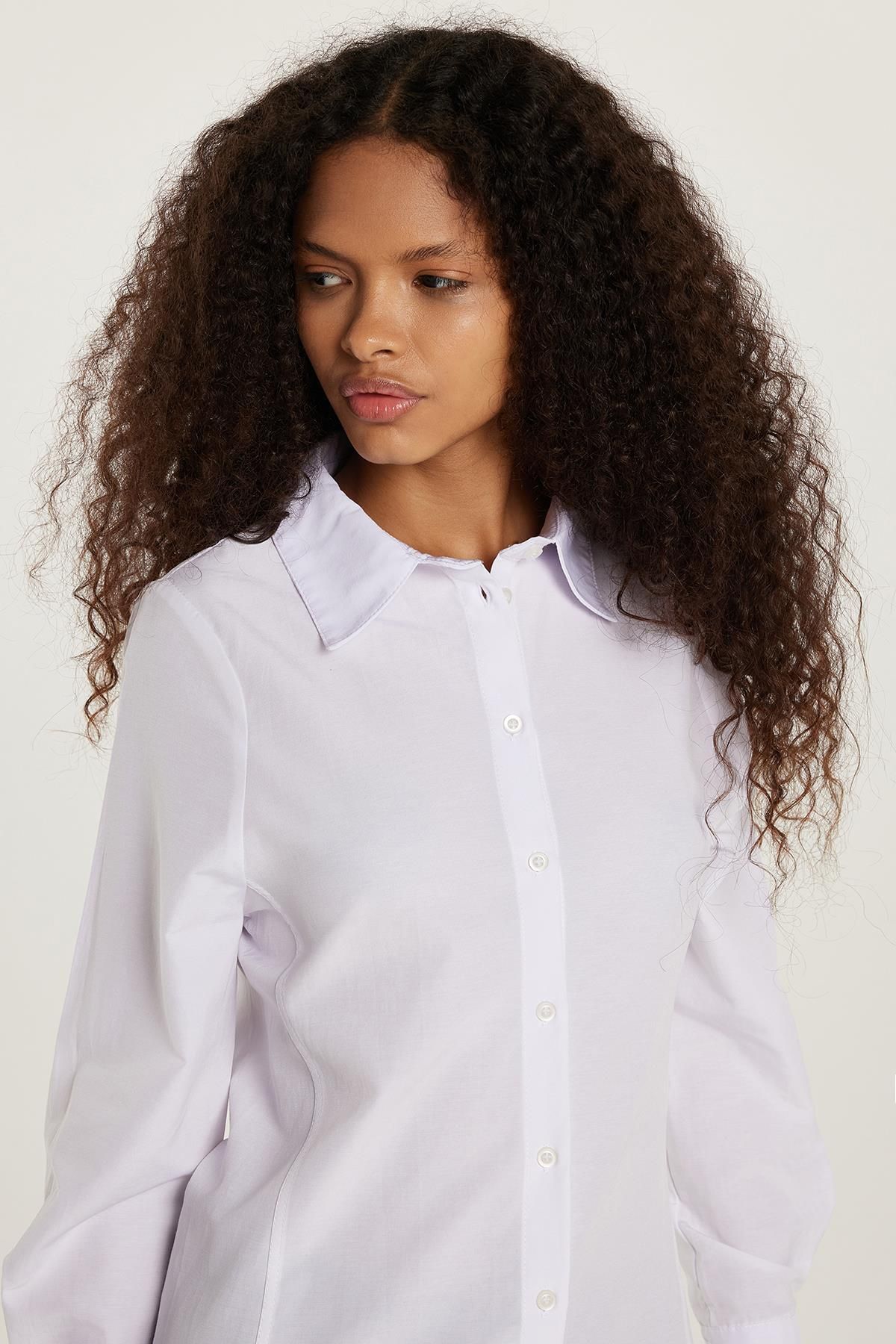Tudors Kadın Slim Fit Dar Kesim Pamuklu Pensli Beyaz Gömlek