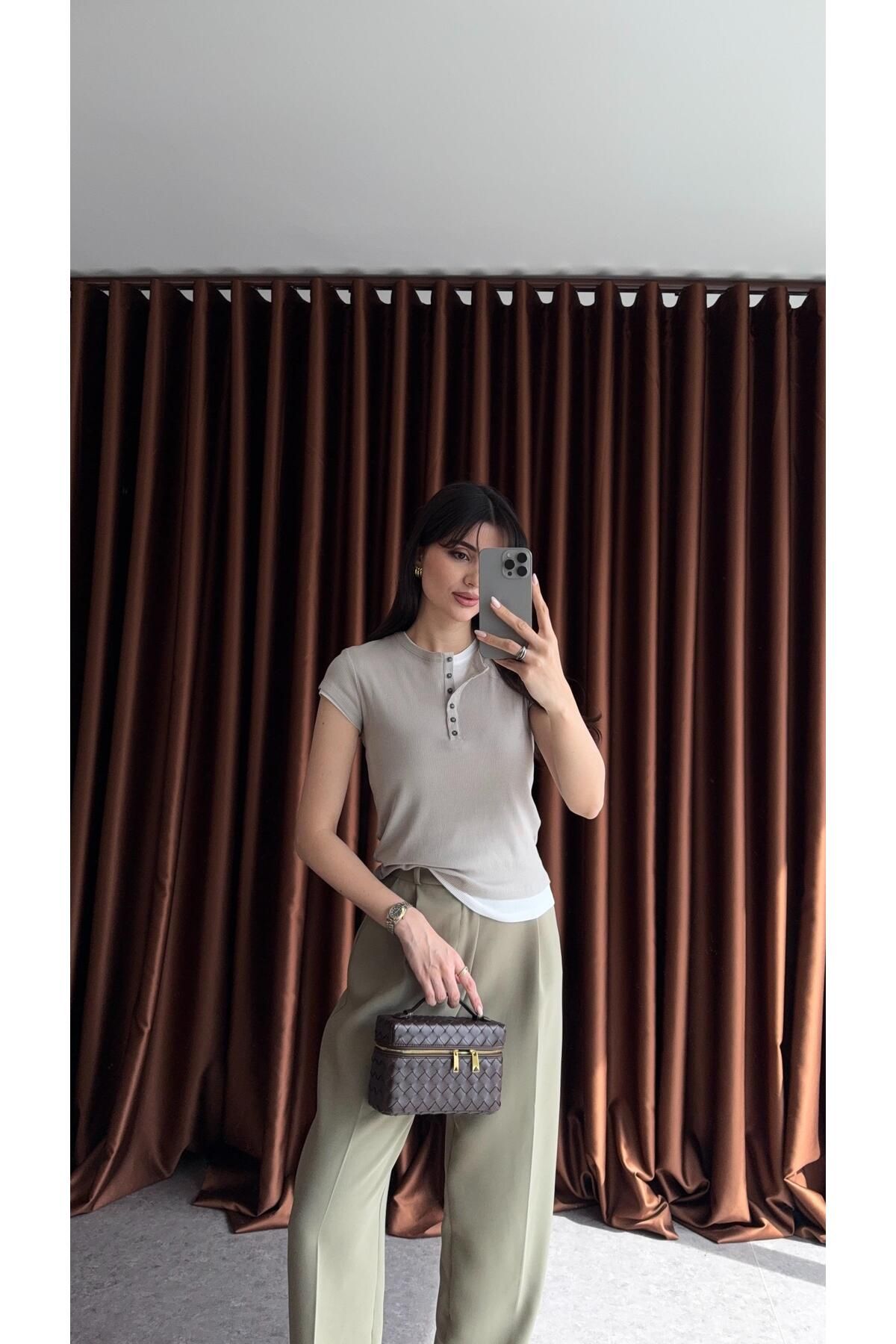 HAZELANNA Çift Kat Düğmeli Tshirt