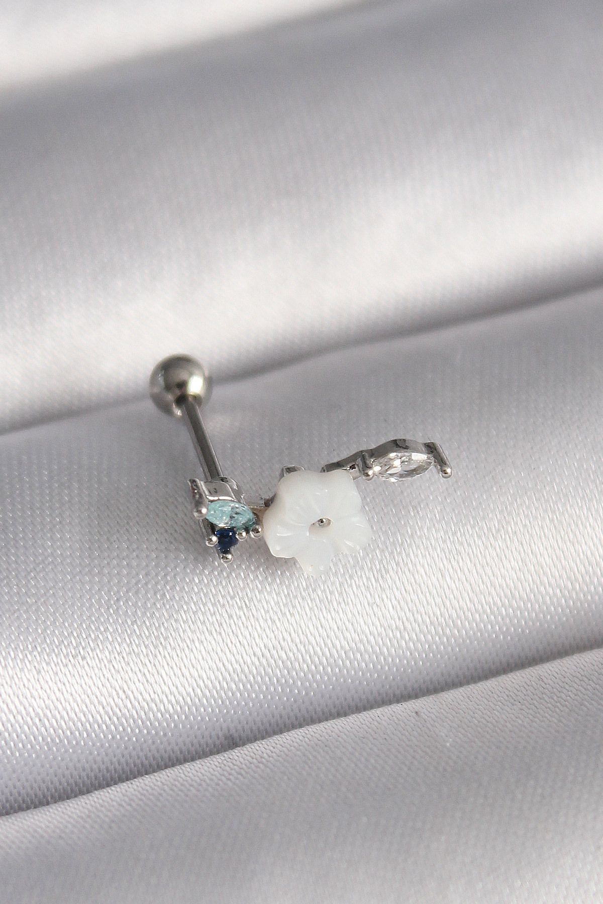 Maristas Çelik Gümüş Renk Zirkon Taş Detay Beyaz Çiçek Model Tragus Piercing