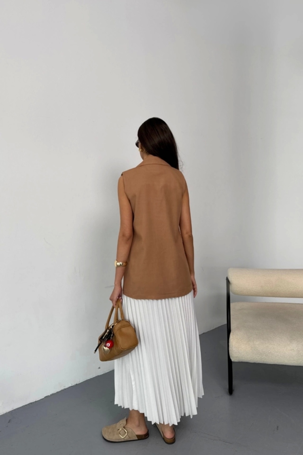 nedo7-Linen Vest with Gold Buttons - Brown 2