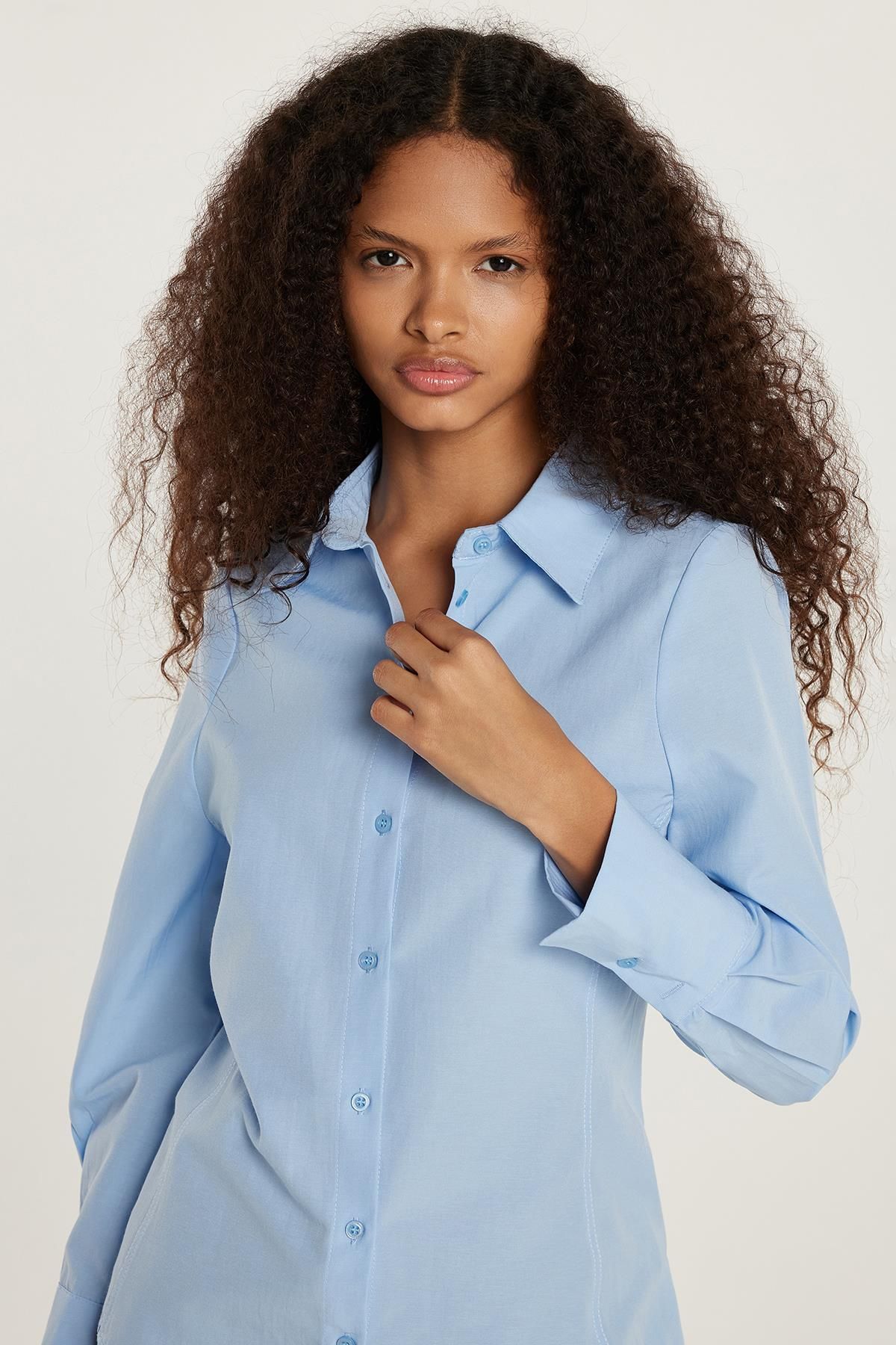 Tudors Kadın Slim Fit Dar Kesim Pamuklu Pensli Mavi Gömlek