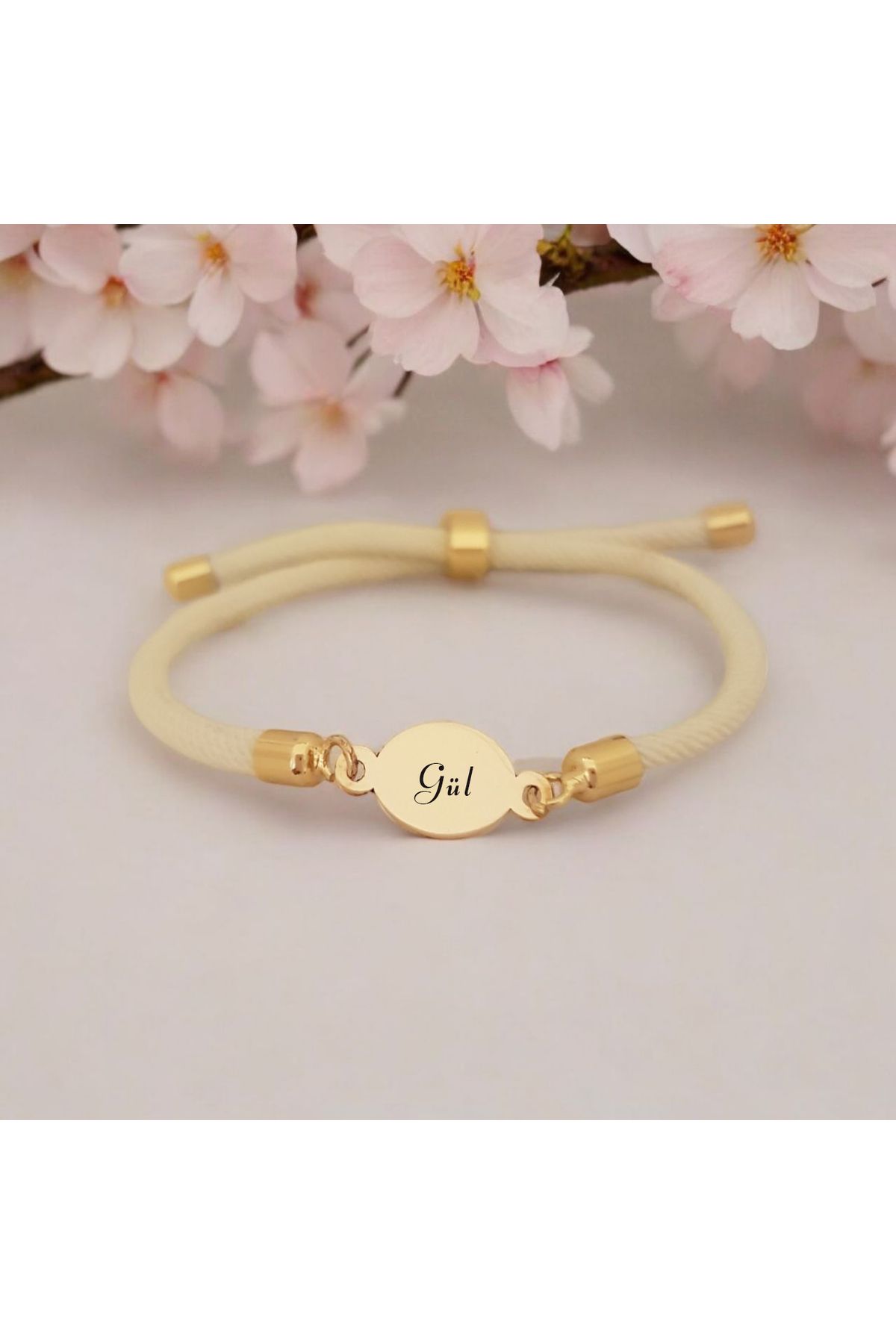 ARCHINO GOLD İpek Örgülü 14 Ayar Altın Plakalı Oval Motifli Gül İsmine Özel Bileklik-424isim-beyaz
