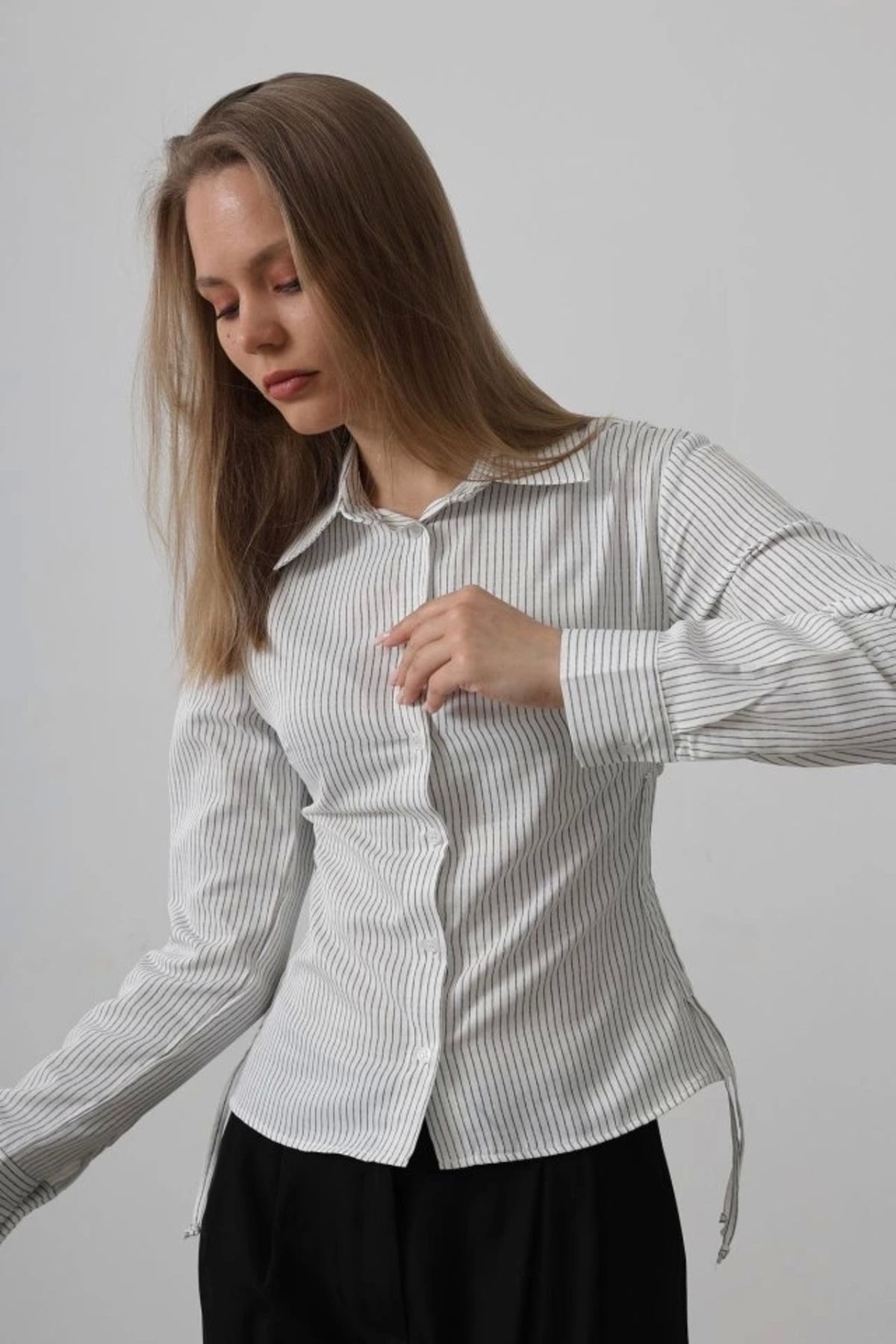 Butik Yanları Büzgülü Çizgili Gömlek - Siyah-Beyaz
