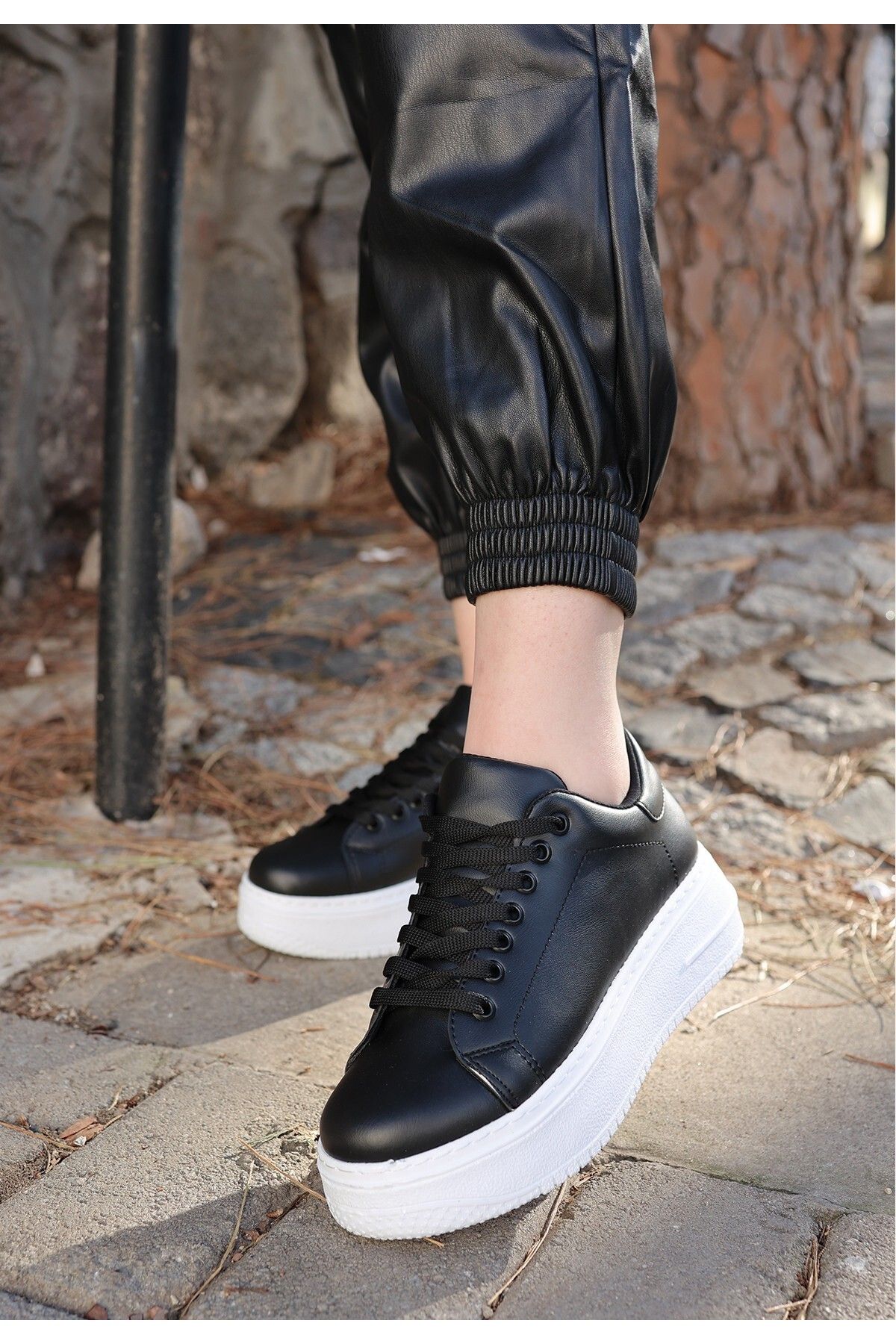pabucmarketi Siyah Suni Deri Beyaz Tabanlı Bağcıklı Kadın Sneaker Ayakkabı