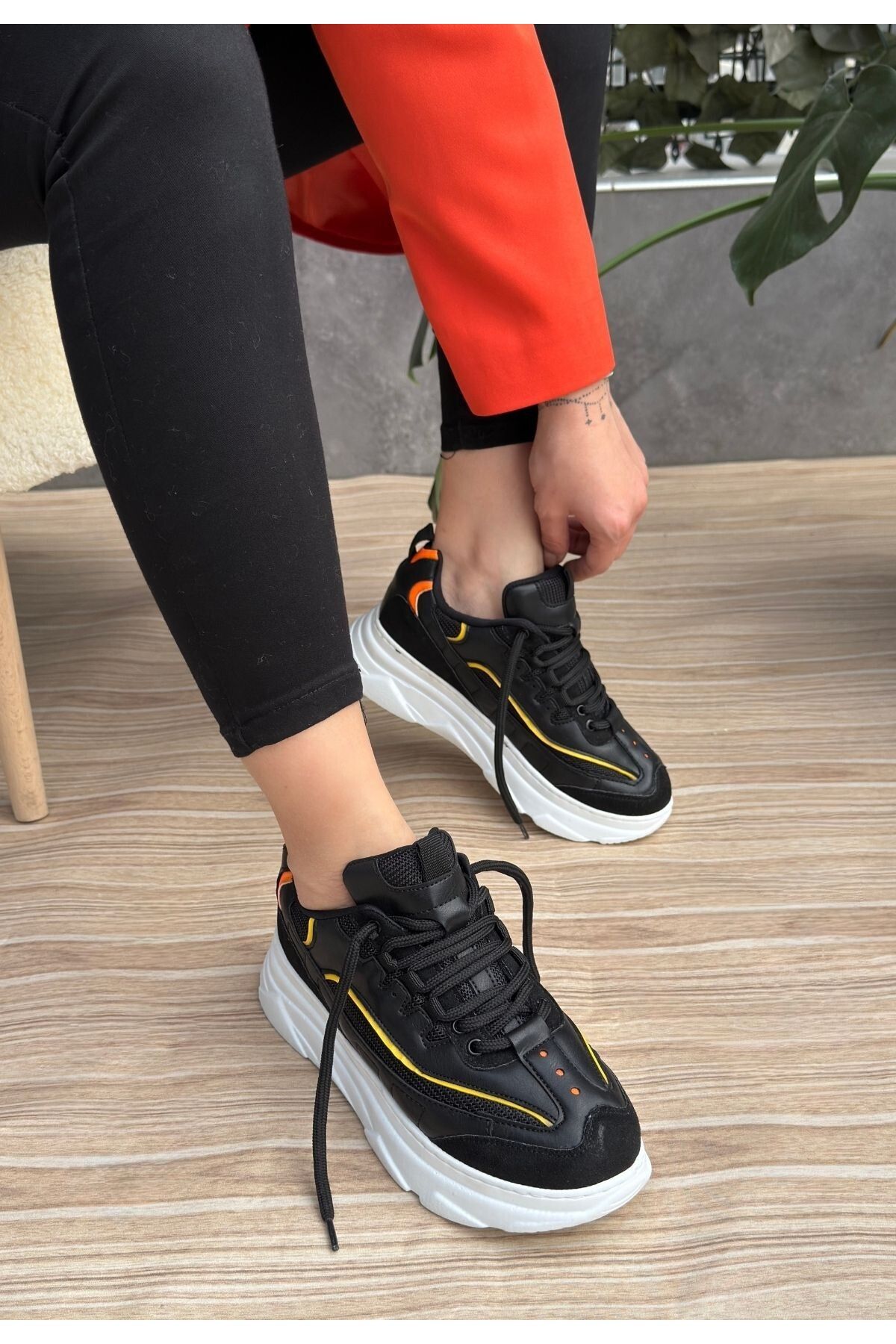 pabucmarketi Siyah Suni Deri Hardal Detaylı Kadın Sneaker Ayakkabı