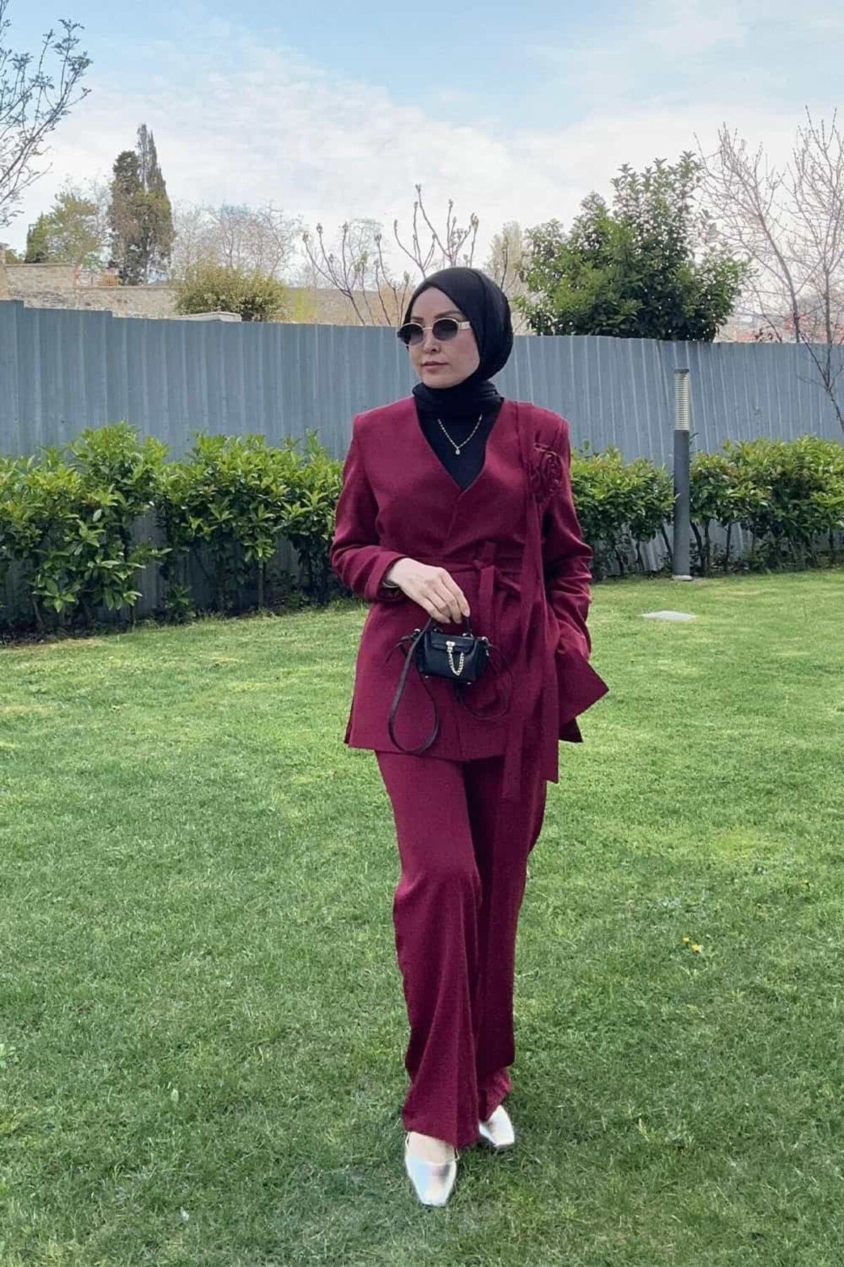 ByBensu Gül Broşlu Blazer Takım - Bordo