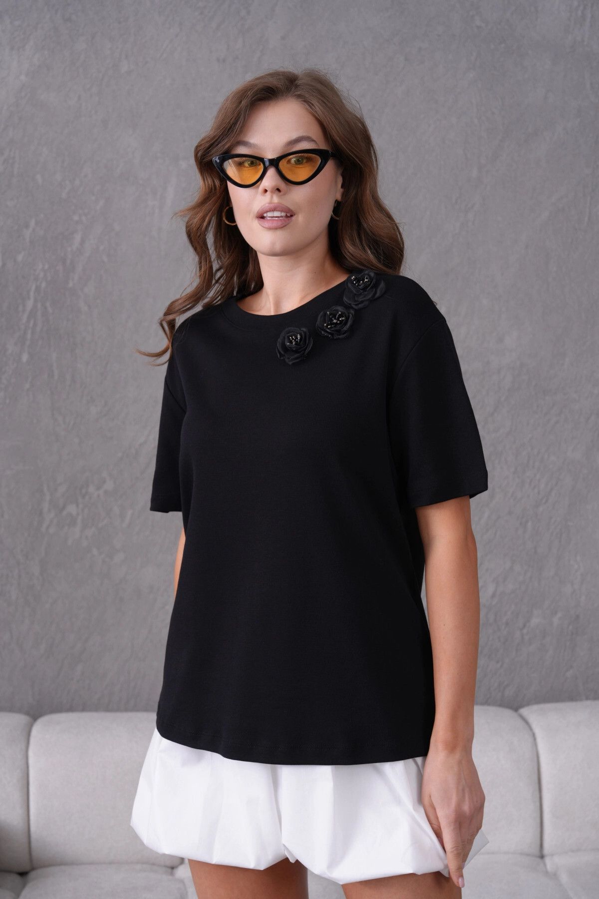 Park Karon Gül Aksesuar Detaylı Likralı Basic T-Shirt