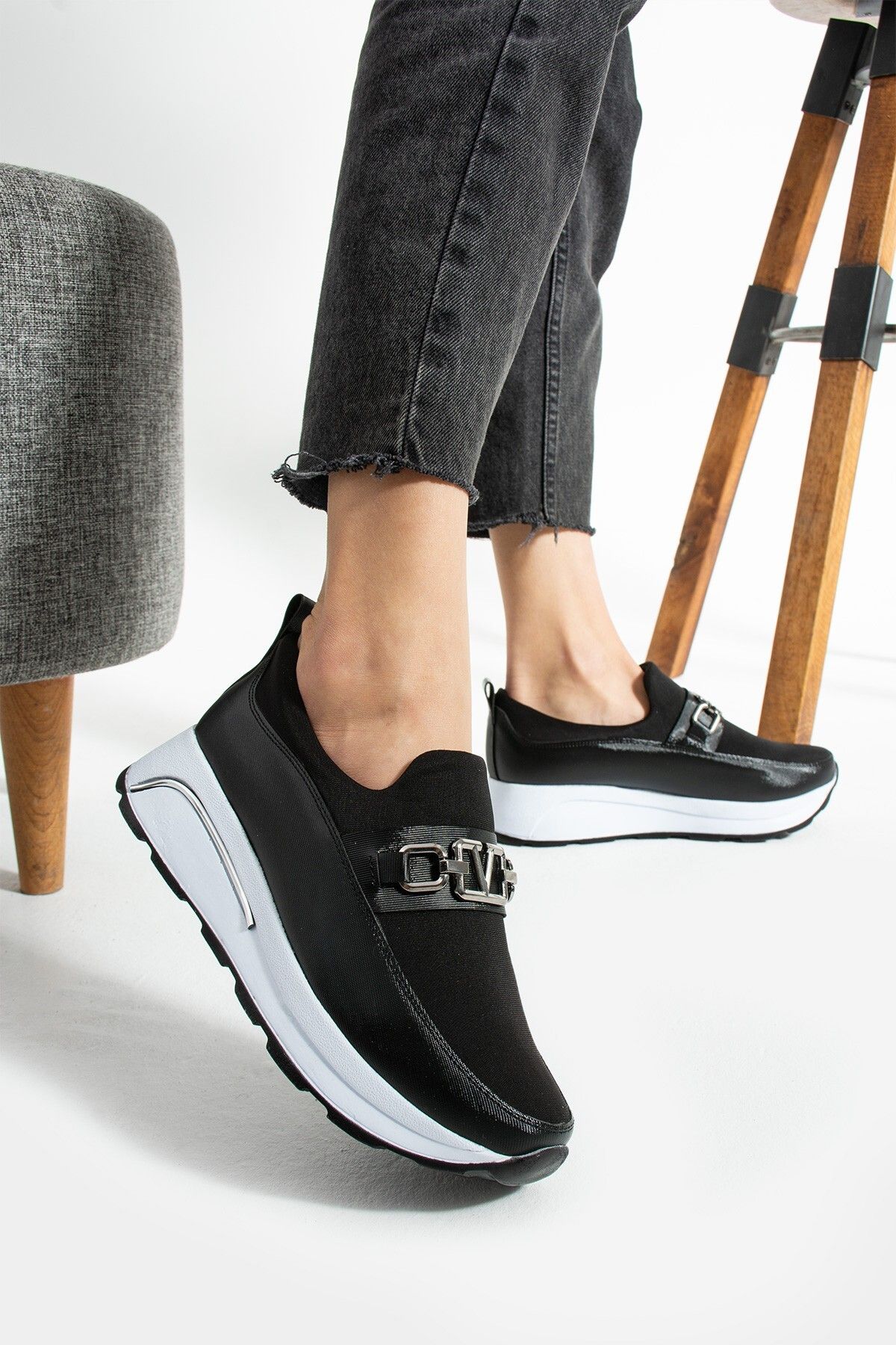 HVZ Exclusive Siyah V Toka Spor Ayakkabı Comfort Yumuşak Tabanlı Snekaer