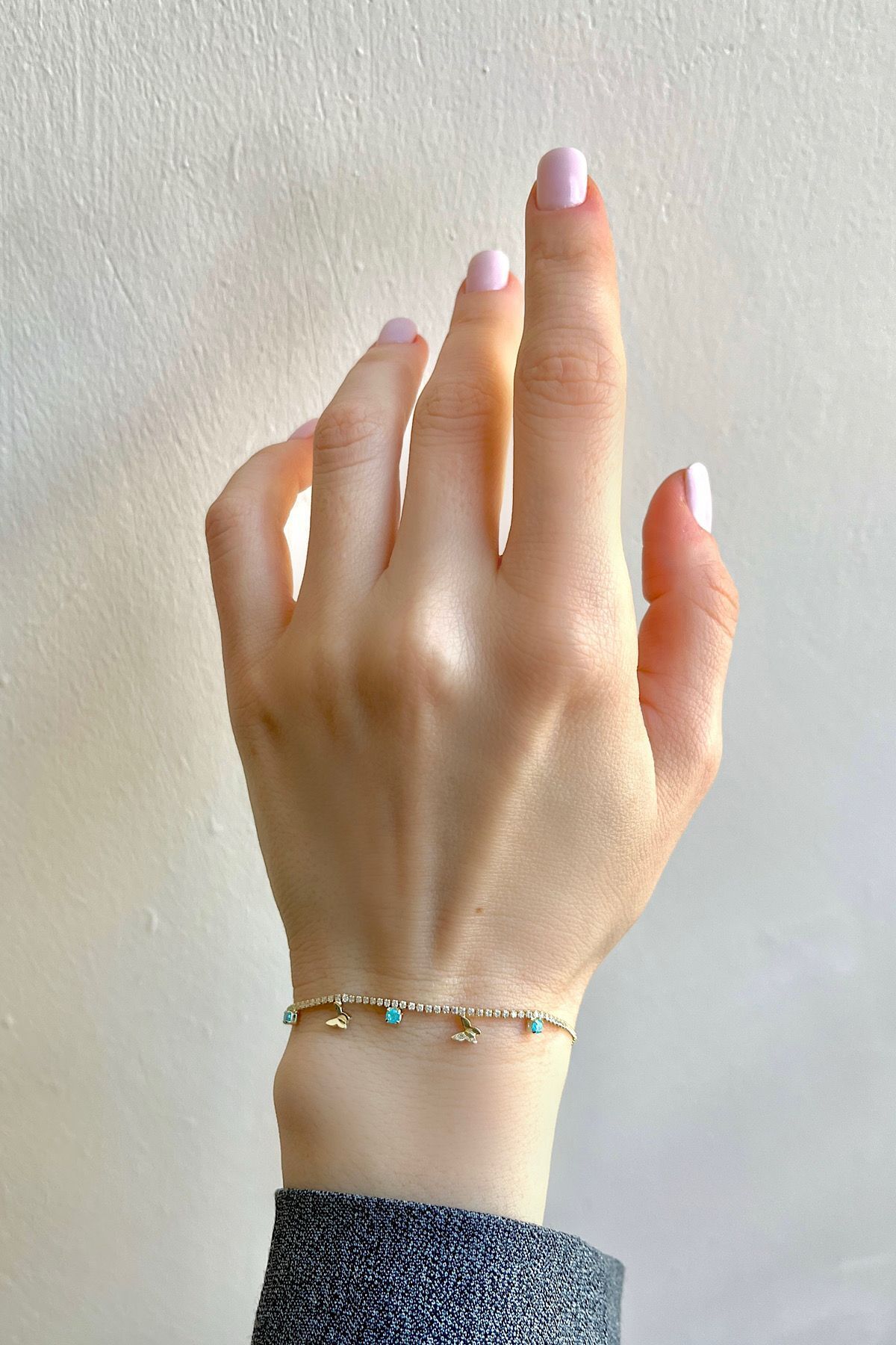 Bijou Luz Gold Mavi Taşlı Kelebek Figür İnce Su Yolu Bileklik