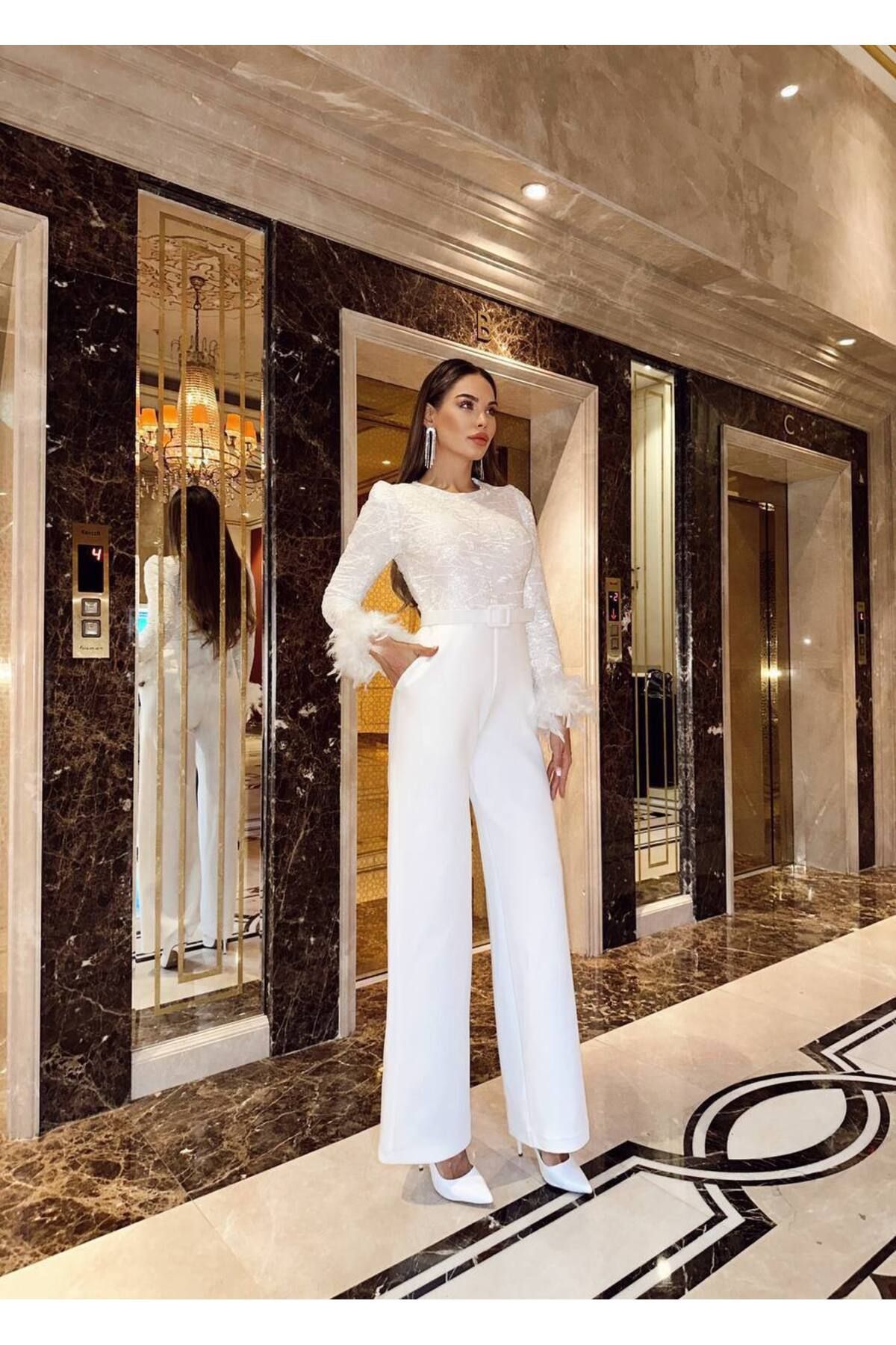 Castivo Fashion Pul Payet ve Tüy Detaylı Kemerli Uzun Kollu Abiye Tulum