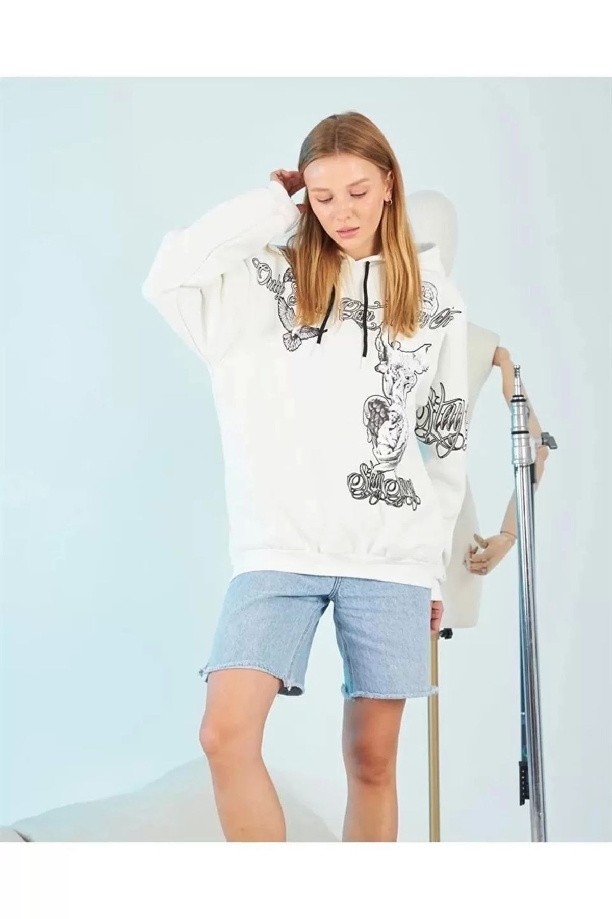 CVS Kadın Kapüşonlu Strong Heykel Baskılı Sweatshirt - Beyaz