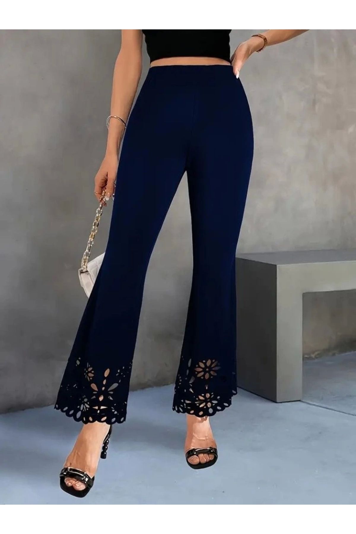 Butik Kadın Yüksek Bel Paçaya Doğru Genişleyen Lazer çiçek Kesim Detaylı Ithal Krep Pantolon