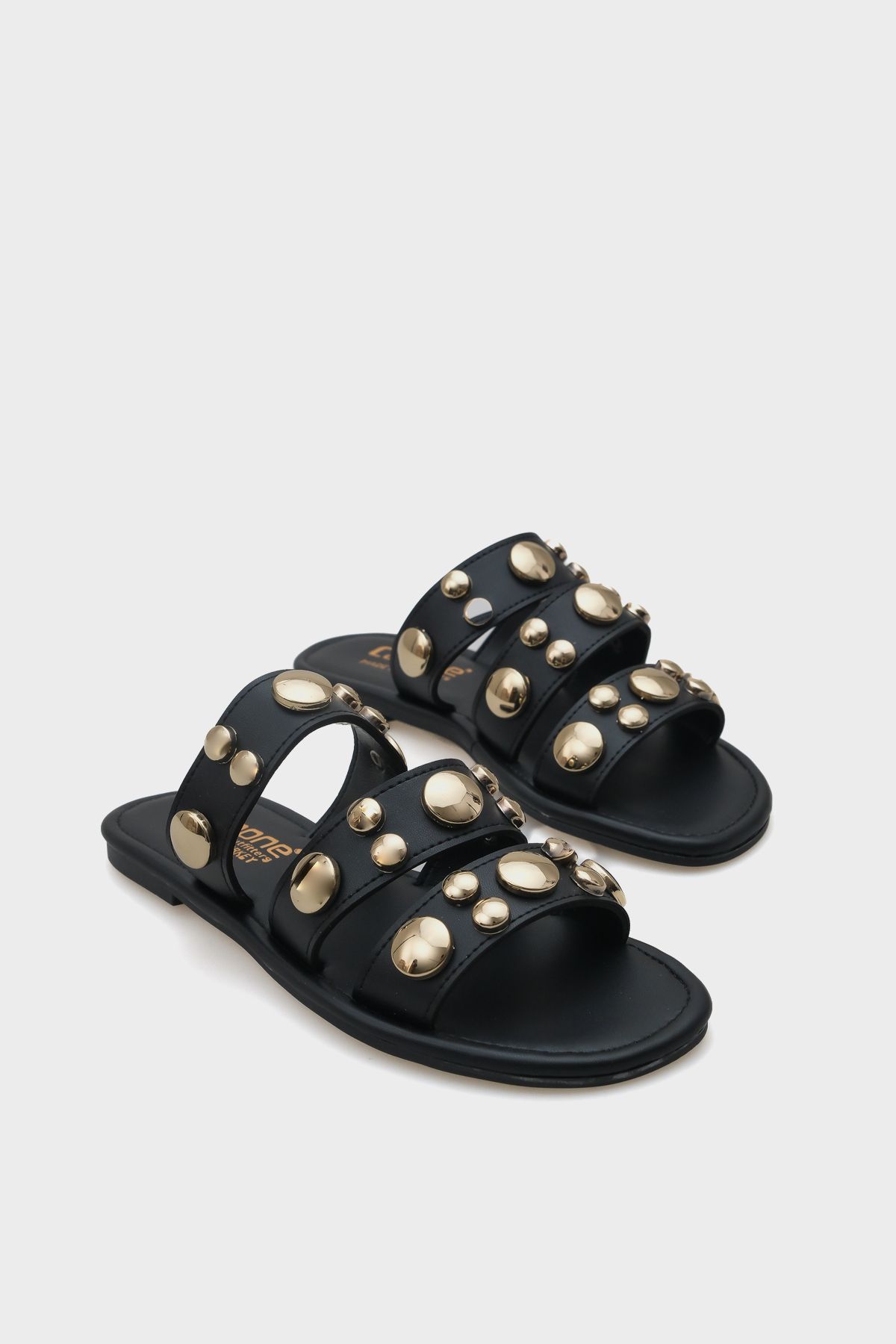 Capone Outfitters Kate Damen-Hausschuhe mit Streifen und Metall-Accessoires, flachem Absatz und runder Zehenpartie