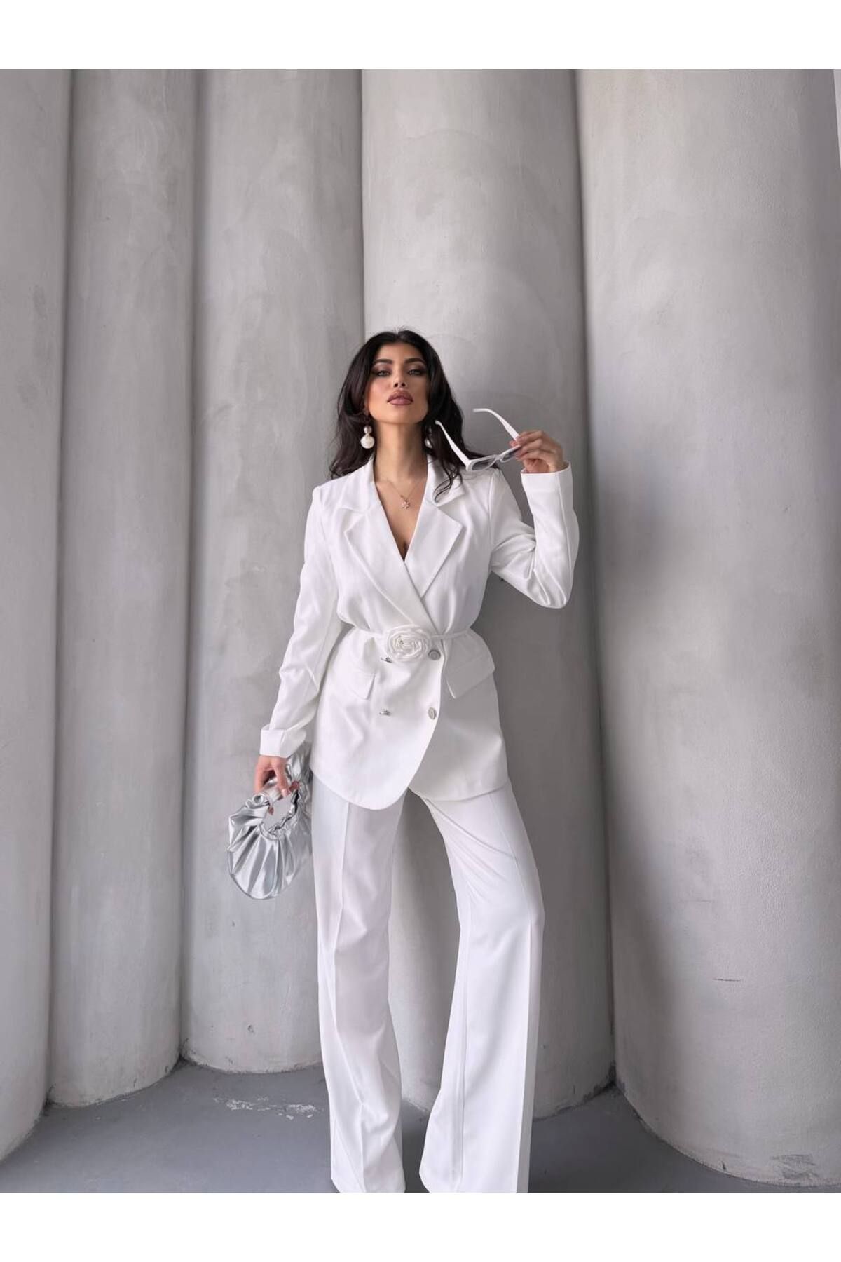 buqre's moda Kadın İkili Blazer Ceket Pantolon Takım Aksesuar Gül ve Düğme Detaylı Bol Paça